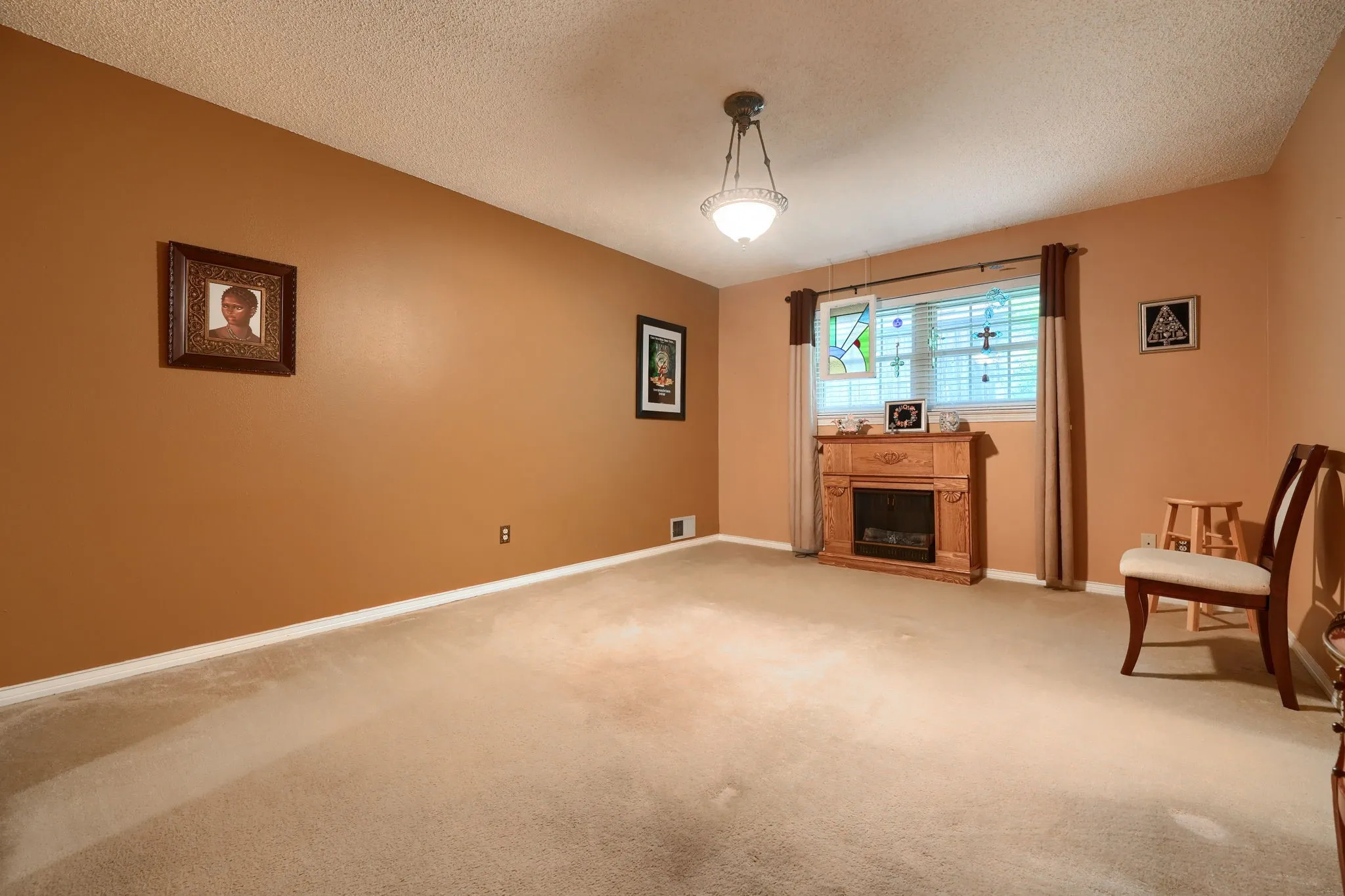 Single Family Residence For Sale in Dallas County , 8226 Hunnicut Road, Dallas, Texas 75228, 3 Bedroom, 3 Bathroom, 2 Garage spaces, 2,118 Sqft, built in 1967, mls#21242298, Real Estate Agent in Dallas, Homes For Sale in Dallas county, Homes For Sale in Dallas, Realtor in Dallas Texas, Real Estate Brokerage Independent Realty Texas, Luminita Cordes Realtor