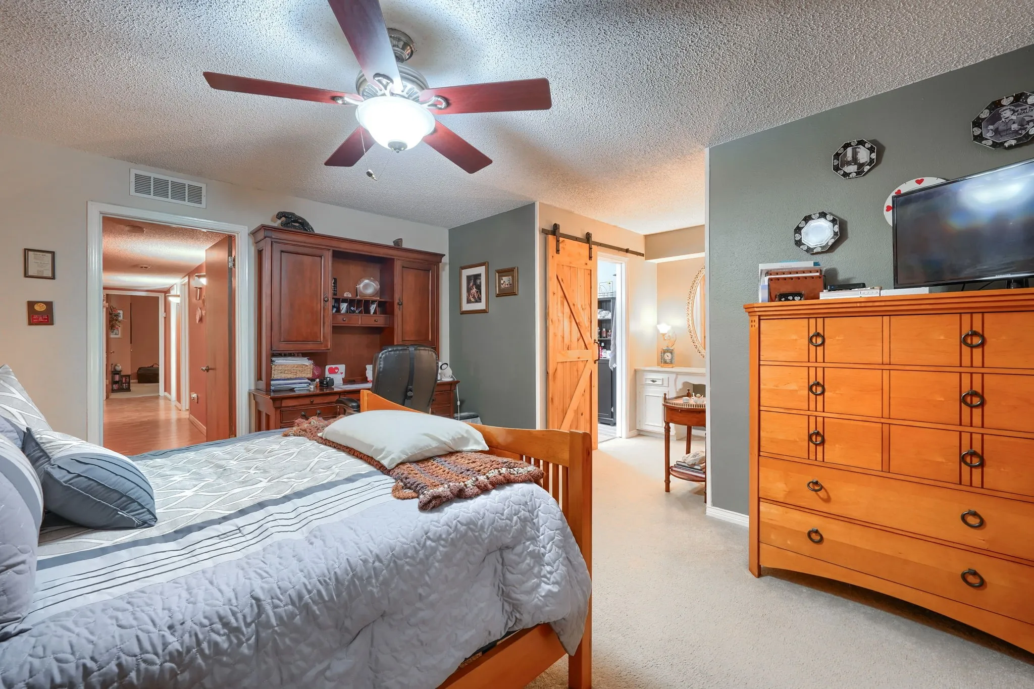 Single Family Residence For Sale in Dallas County , 8226 Hunnicut Road, Dallas, Texas 75228, 3 Bedroom, 3 Bathroom, 2 Garage spaces, 2,118 Sqft, built in 1967, mls#21242298, Real Estate Agent in Dallas, Homes For Sale in Dallas county, Homes For Sale in Dallas, Realtor in Dallas Texas, Real Estate Brokerage Independent Realty Texas, Luminita Cordes Realtor