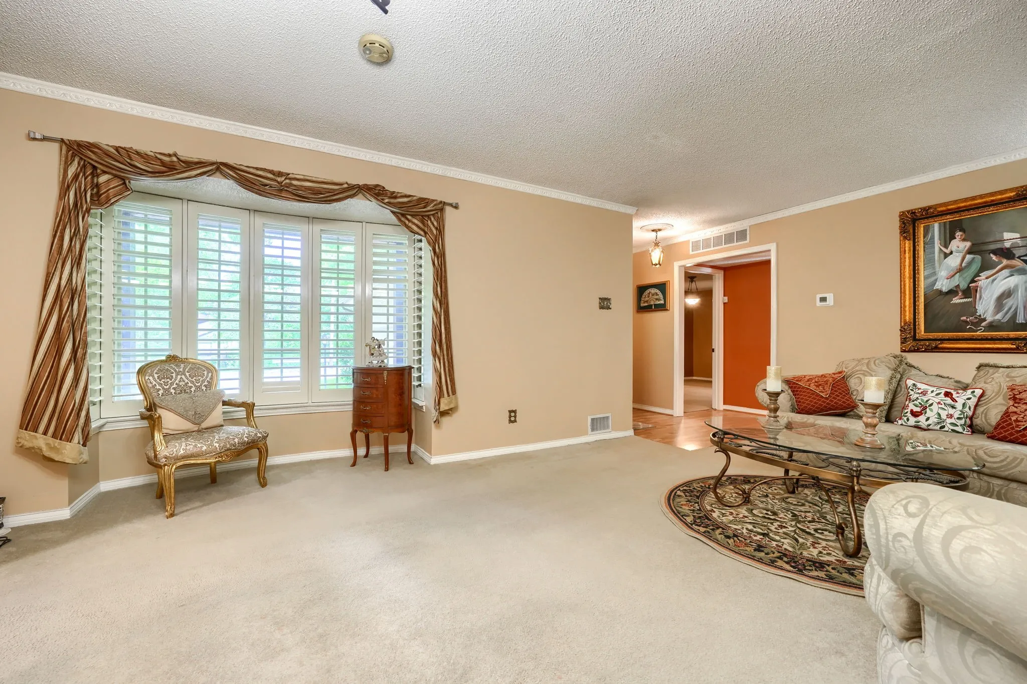 Single Family Residence For Sale in Dallas County , 8226 Hunnicut Road, Dallas, Texas 75228, 3 Bedroom, 3 Bathroom, 2 Garage spaces, 2,118 Sqft, built in 1967, mls#21242298, Real Estate Agent in Dallas, Homes For Sale in Dallas county, Homes For Sale in Dallas, Realtor in Dallas Texas, Real Estate Brokerage Independent Realty Texas, Luminita Cordes Realtor