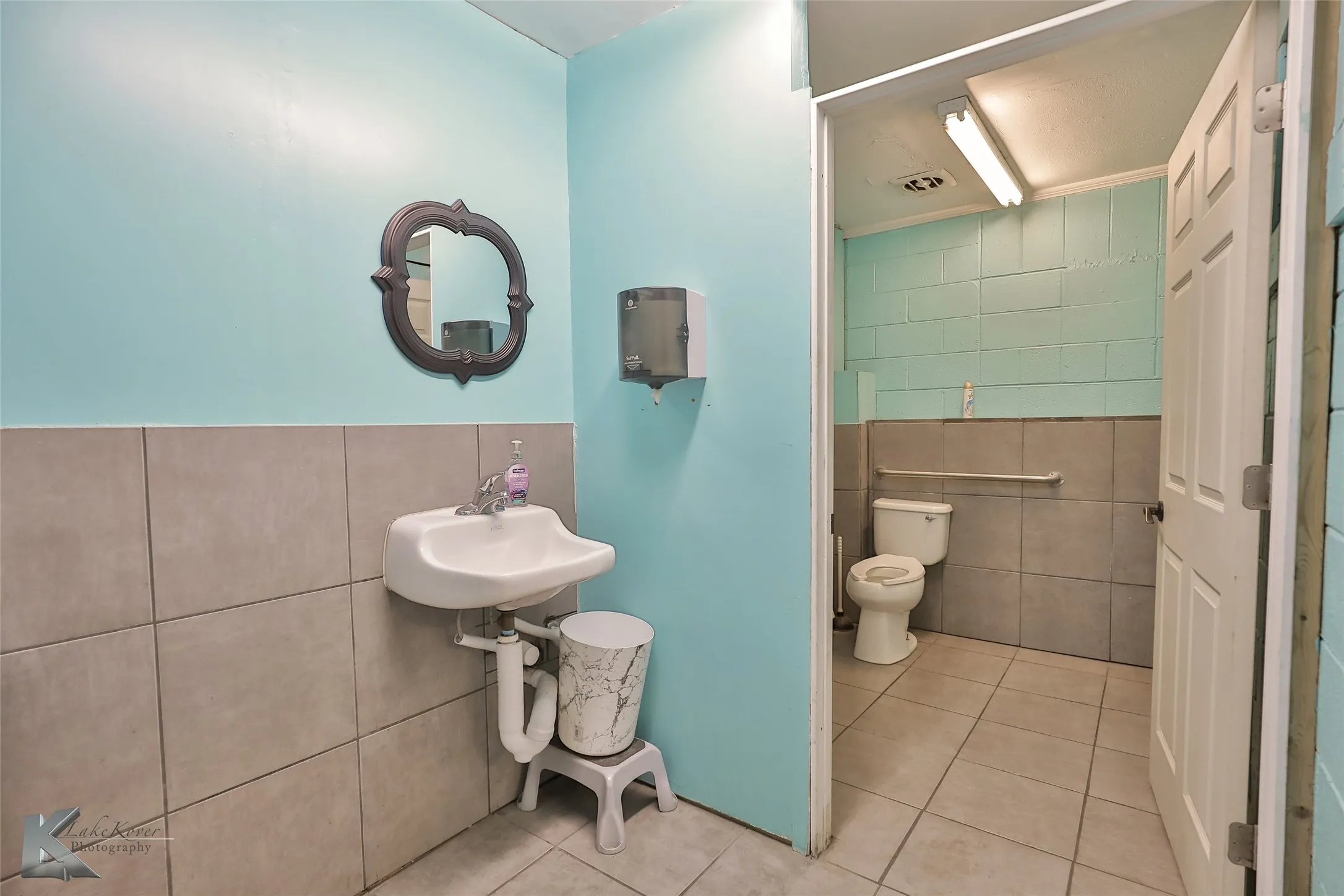 Retail For Sale in Taylor County , 1701 N Treadaway Boulevard, Abilene, Texas 79601, 0, 0, Garage spaces, 0 Sqft, built in 1957, Preowned, mls#21242524, Real Estate Agent in Abilene, Homes For Sale in Taylor county, Homes For Sale in Abilene, Realtor in Abilene Texas, Real Estate Brokerage Independent Realty Texas, Luminita Cordes Realtor