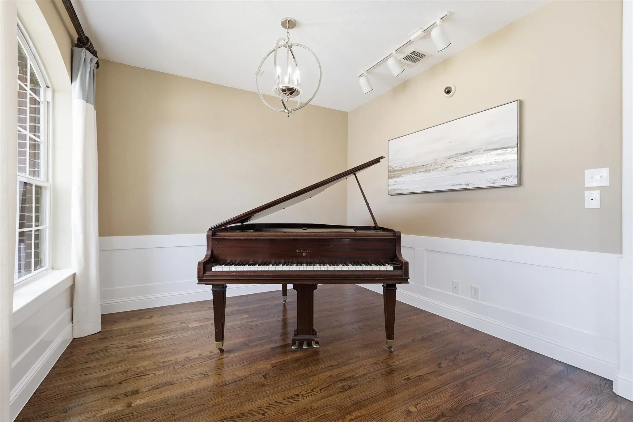 Single Family Residence For Sale in Denton County , 14104 Signal Hill Drive, Little Elm, Texas 75068, 5 Bedroom, 4 Bathroom, 2 Garage spaces, 4,232 Sqft, built in 2014, Preowned, mls#21241036, Real Estate Agent in Little Elm, Homes For Sale in Denton county, Homes For Sale in Little Elm, Realtor in Little Elm Texas, Real Estate Brokerage Independent Realty Texas, Luminita Cordes Realtor