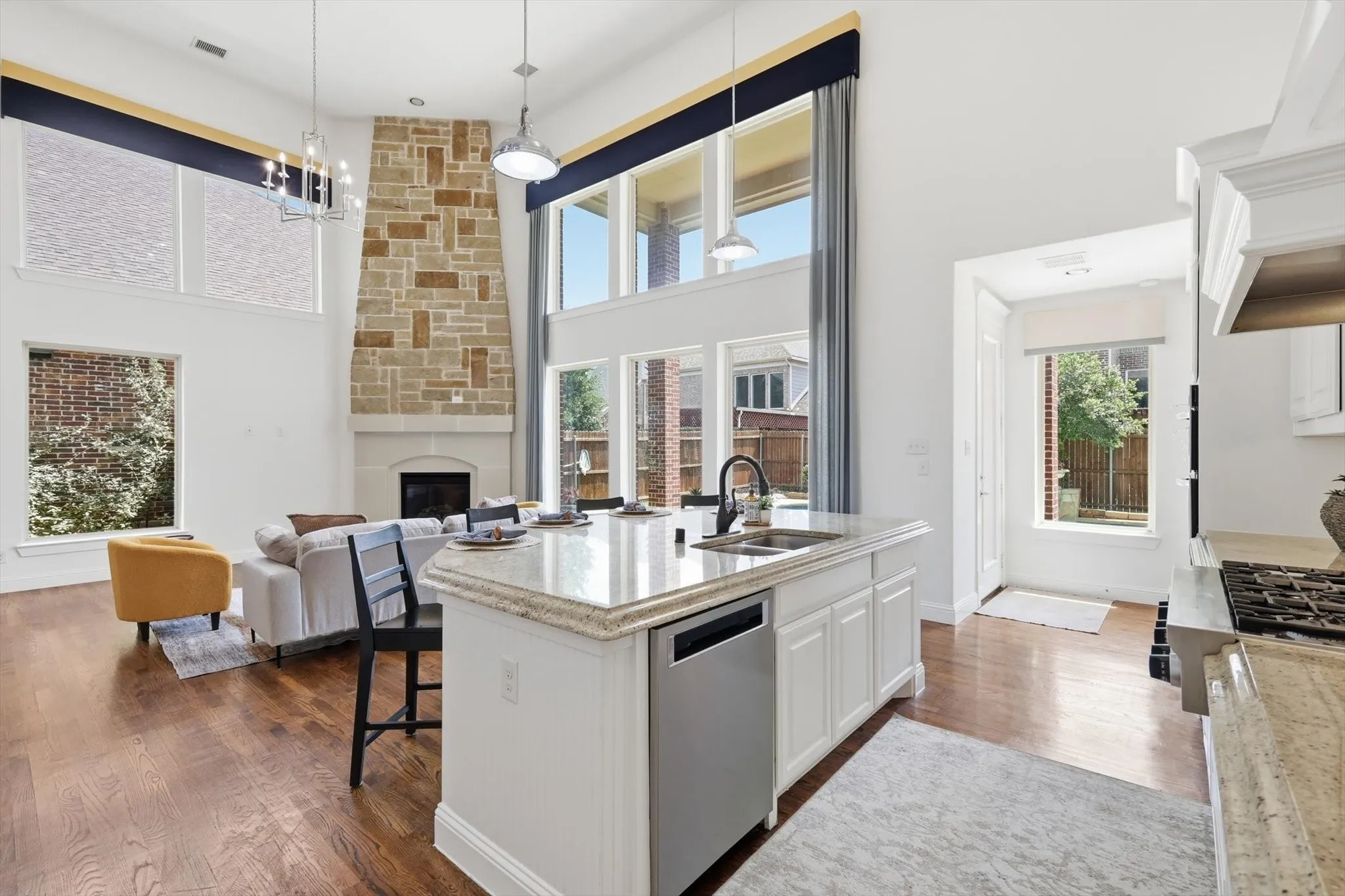 Single Family Residence For Sale in Denton County , 14104 Signal Hill Drive, Little Elm, Texas 75068, 5 Bedroom, 4 Bathroom, 2 Garage spaces, 4,232 Sqft, built in 2014, Preowned, mls#21241036, Real Estate Agent in Little Elm, Homes For Sale in Denton county, Homes For Sale in Little Elm, Realtor in Little Elm Texas, Real Estate Brokerage Independent Realty Texas, Luminita Cordes Realtor
