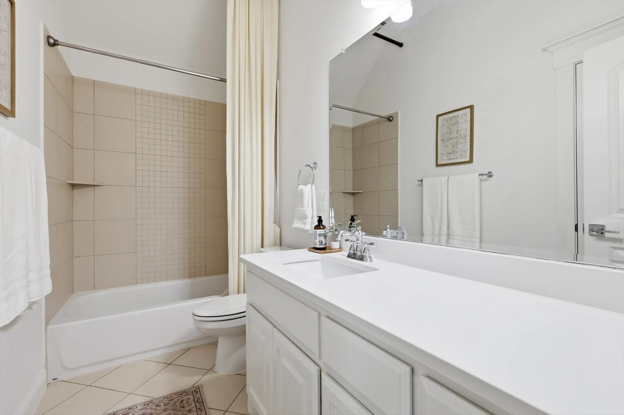 Single Family Residence For Sale in Denton County , 14104 Signal Hill Drive, Little Elm, Texas 75068, 5 Bedroom, 4 Bathroom, 2 Garage spaces, 4,232 Sqft, built in 2014, Preowned, mls#21241036, Real Estate Agent in Little Elm, Homes For Sale in Denton county, Homes For Sale in Little Elm, Realtor in Little Elm Texas, Real Estate Brokerage Independent Realty Texas, Luminita Cordes Realtor