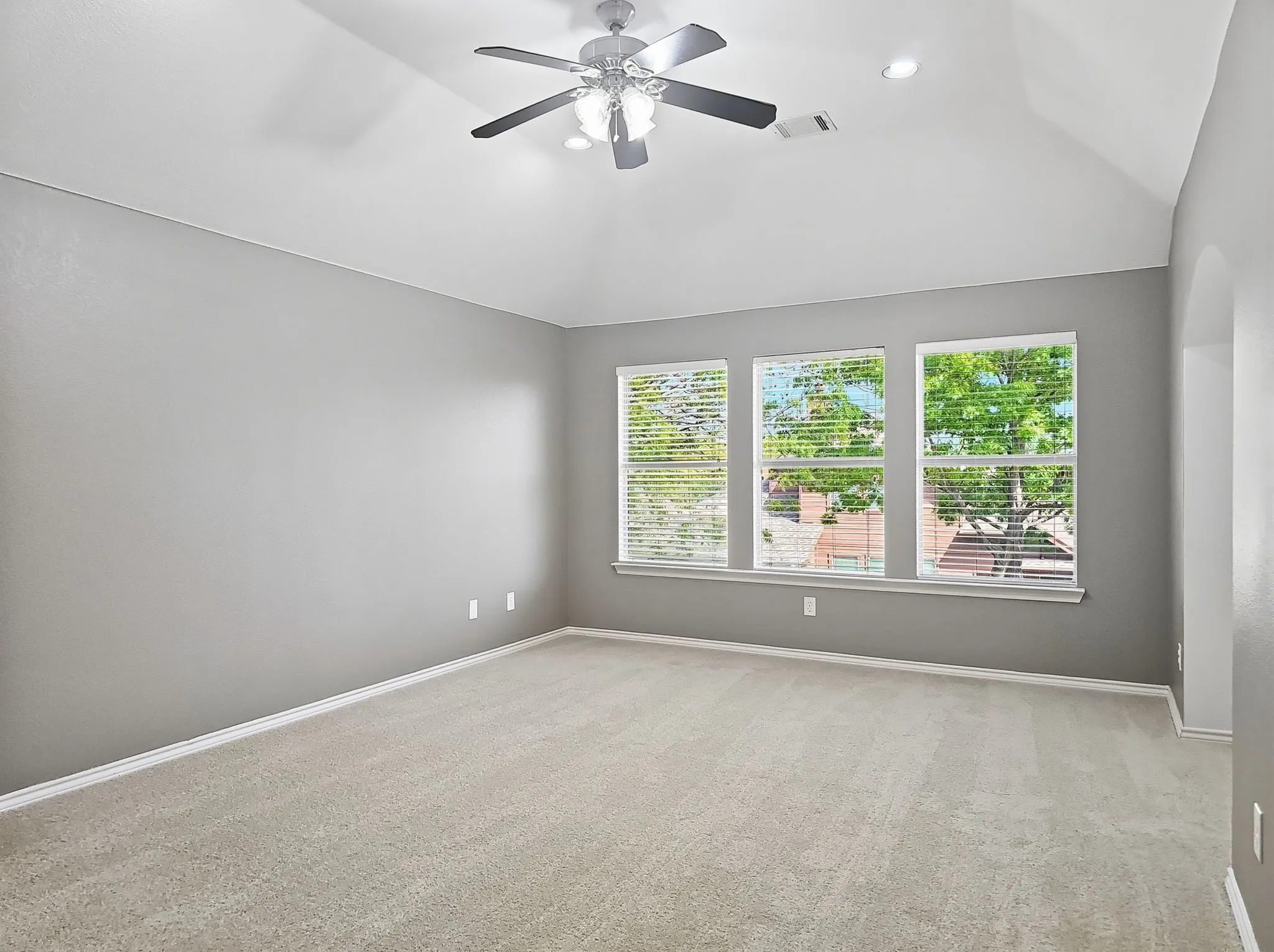 Single Family Residence For Sale in Collin County , 3000 Margot Court, Wylie, Texas 75098, 4 Bedroom, 3 Bathroom, 2 Garage spaces, 2,721 Sqft, built in 2003, Preowned, mls#21208453, Real Estate Agent in Wylie, Homes For Sale in Collin county, Homes For Sale in Wylie, Realtor in Wylie Texas, Real Estate Brokerage Independent Realty Texas, Luminita Cordes Realtor
