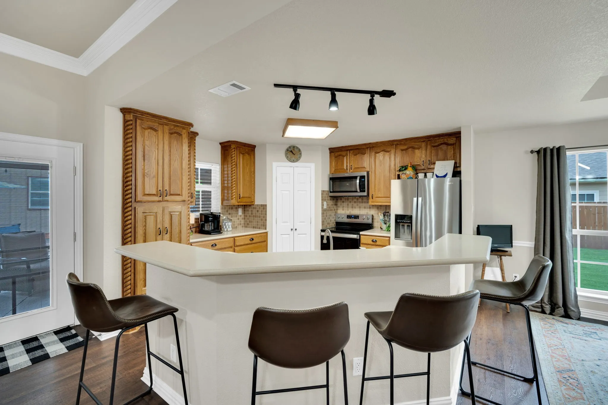 Single Family Residence For Sale in Ellis County , 502 Main Street, Maypearl, Texas 76064, 3 Bedroom, 2 Bathroom, Garage spaces, 2,726 Sqft, built in 2005, Preowned, mls#21241880, Real Estate Agent in Maypearl, Homes For Sale in Ellis county, Homes For Sale in Maypearl, Realtor in Maypearl Texas, Real Estate Brokerage Independent Realty Texas, Luminita Cordes Realtor