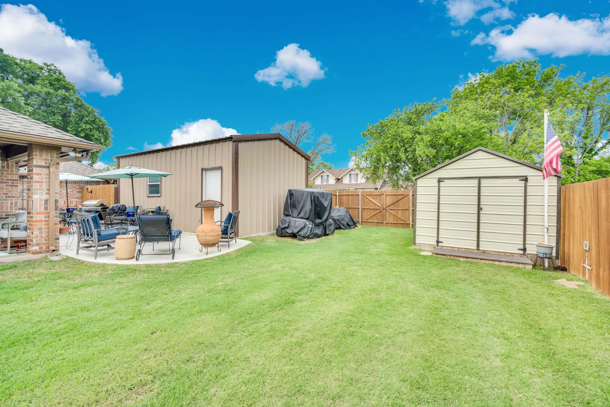 Single Family Residence For Sale in Ellis County , 502 Main Street, Maypearl, Texas 76064, 3 Bedroom, 2 Bathroom, Garage spaces, 2,726 Sqft, built in 2005, Preowned, mls#21241880, Real Estate Agent in Maypearl, Homes For Sale in Ellis county, Homes For Sale in Maypearl, Realtor in Maypearl Texas, Real Estate Brokerage Independent Realty Texas, Luminita Cordes Realtor