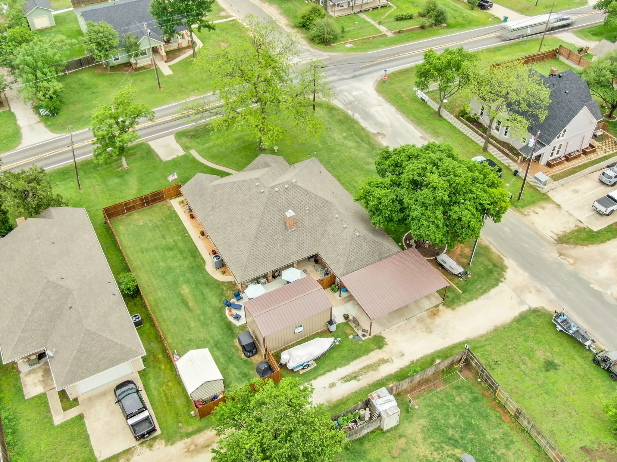 Single Family Residence For Sale in Ellis County , 502 Main Street, Maypearl, Texas 76064, 3 Bedroom, 2 Bathroom, Garage spaces, 2,726 Sqft, built in 2005, Preowned, mls#21241880, Real Estate Agent in Maypearl, Homes For Sale in Ellis county, Homes For Sale in Maypearl, Realtor in Maypearl Texas, Real Estate Brokerage Independent Realty Texas, Luminita Cordes Realtor