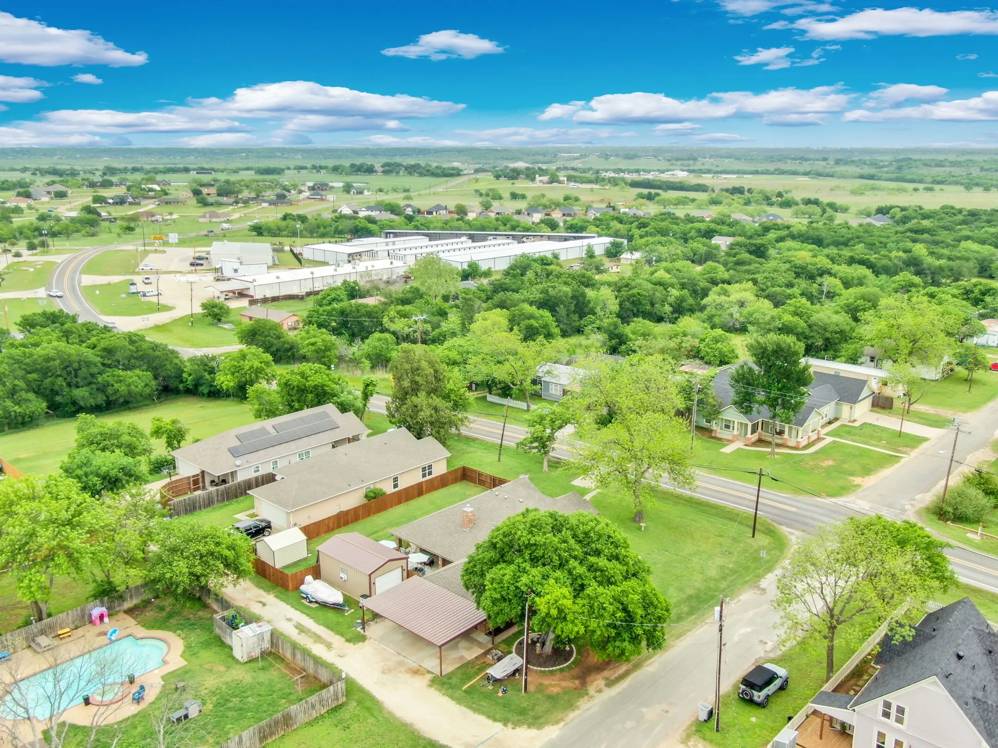 Single Family Residence For Sale in Ellis County , 502 Main Street, Maypearl, Texas 76064, 3 Bedroom, 2 Bathroom, Garage spaces, 2,726 Sqft, built in 2005, Preowned, mls#21241880, Real Estate Agent in Maypearl, Homes For Sale in Ellis county, Homes For Sale in Maypearl, Realtor in Maypearl Texas, Real Estate Brokerage Independent Realty Texas, Luminita Cordes Realtor