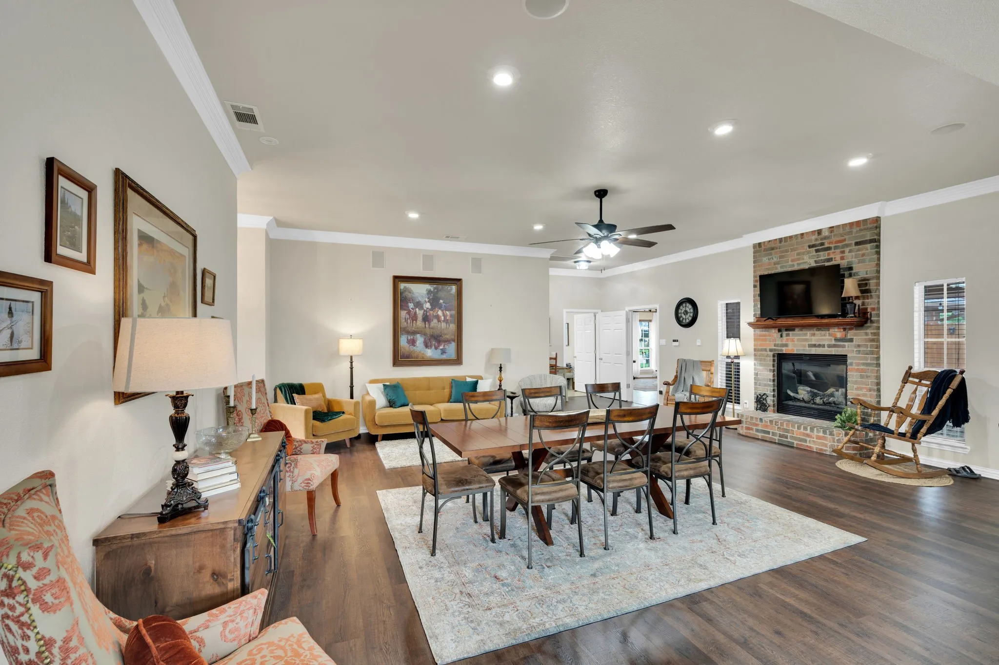 Single Family Residence For Sale in Ellis County , 502 Main Street, Maypearl, Texas 76064, 3 Bedroom, 2 Bathroom, Garage spaces, 2,726 Sqft, built in 2005, Preowned, mls#21241880, Real Estate Agent in Maypearl, Homes For Sale in Ellis county, Homes For Sale in Maypearl, Realtor in Maypearl Texas, Real Estate Brokerage Independent Realty Texas, Luminita Cordes Realtor