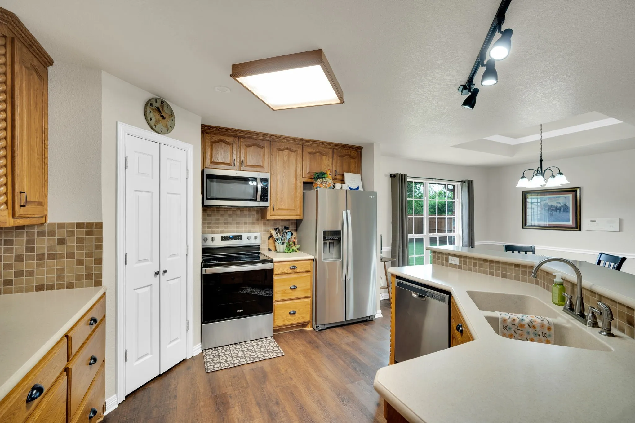 Single Family Residence For Sale in Ellis County , 502 Main Street, Maypearl, Texas 76064, 3 Bedroom, 2 Bathroom, Garage spaces, 2,726 Sqft, built in 2005, Preowned, mls#21241880, Real Estate Agent in Maypearl, Homes For Sale in Ellis county, Homes For Sale in Maypearl, Realtor in Maypearl Texas, Real Estate Brokerage Independent Realty Texas, Luminita Cordes Realtor