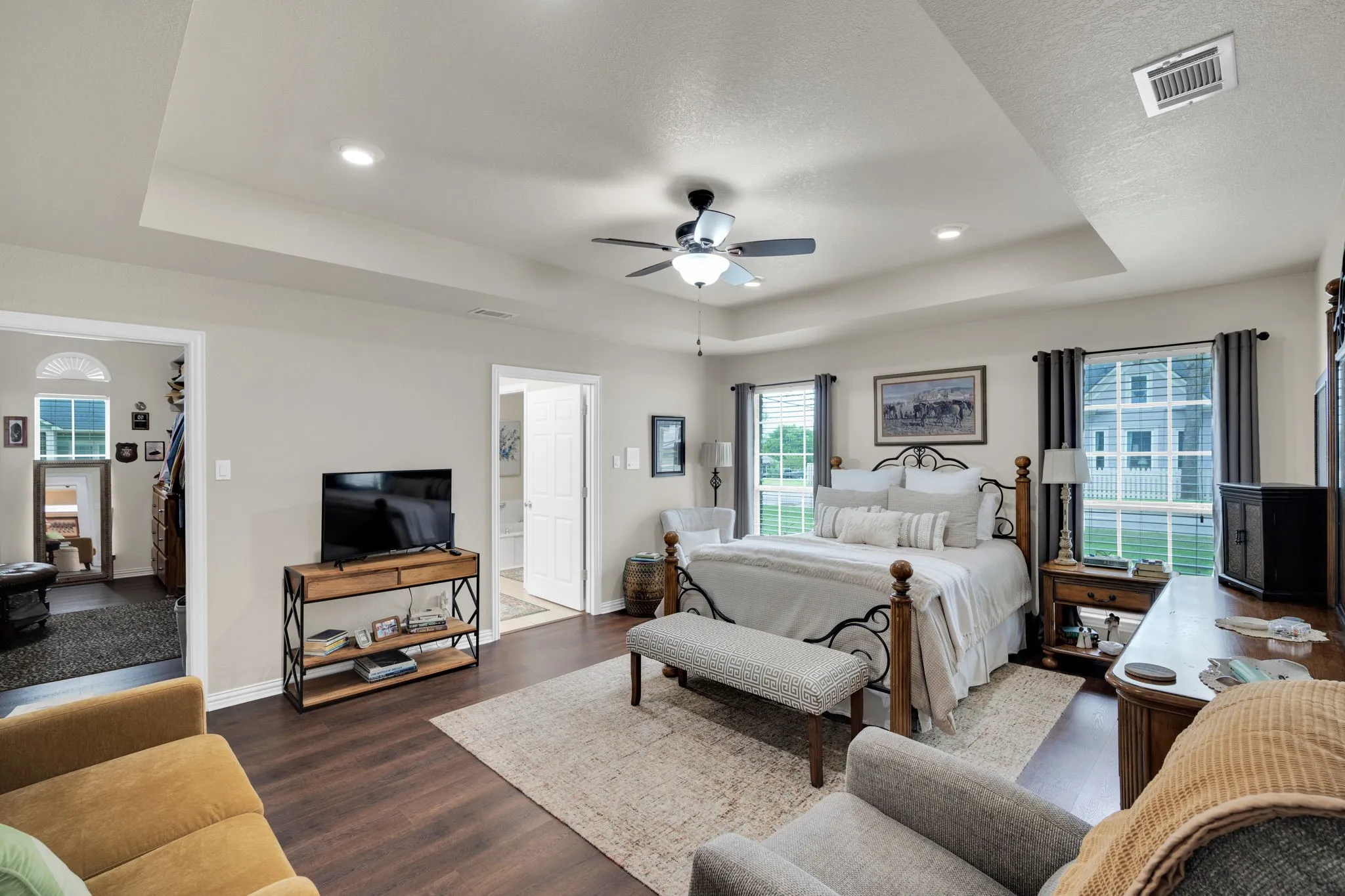 Single Family Residence For Sale in Ellis County , 502 Main Street, Maypearl, Texas 76064, 3 Bedroom, 2 Bathroom, Garage spaces, 2,726 Sqft, built in 2005, Preowned, mls#21241880, Real Estate Agent in Maypearl, Homes For Sale in Ellis county, Homes For Sale in Maypearl, Realtor in Maypearl Texas, Real Estate Brokerage Independent Realty Texas, Luminita Cordes Realtor
