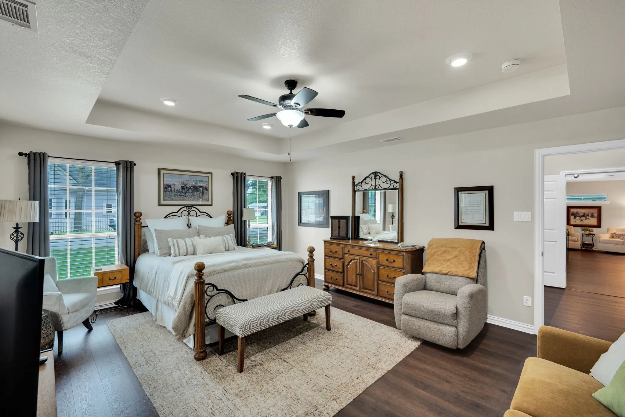 Single Family Residence For Sale in Ellis County , 502 Main Street, Maypearl, Texas 76064, 3 Bedroom, 2 Bathroom, Garage spaces, 2,726 Sqft, built in 2005, Preowned, mls#21241880, Real Estate Agent in Maypearl, Homes For Sale in Ellis county, Homes For Sale in Maypearl, Realtor in Maypearl Texas, Real Estate Brokerage Independent Realty Texas, Luminita Cordes Realtor
