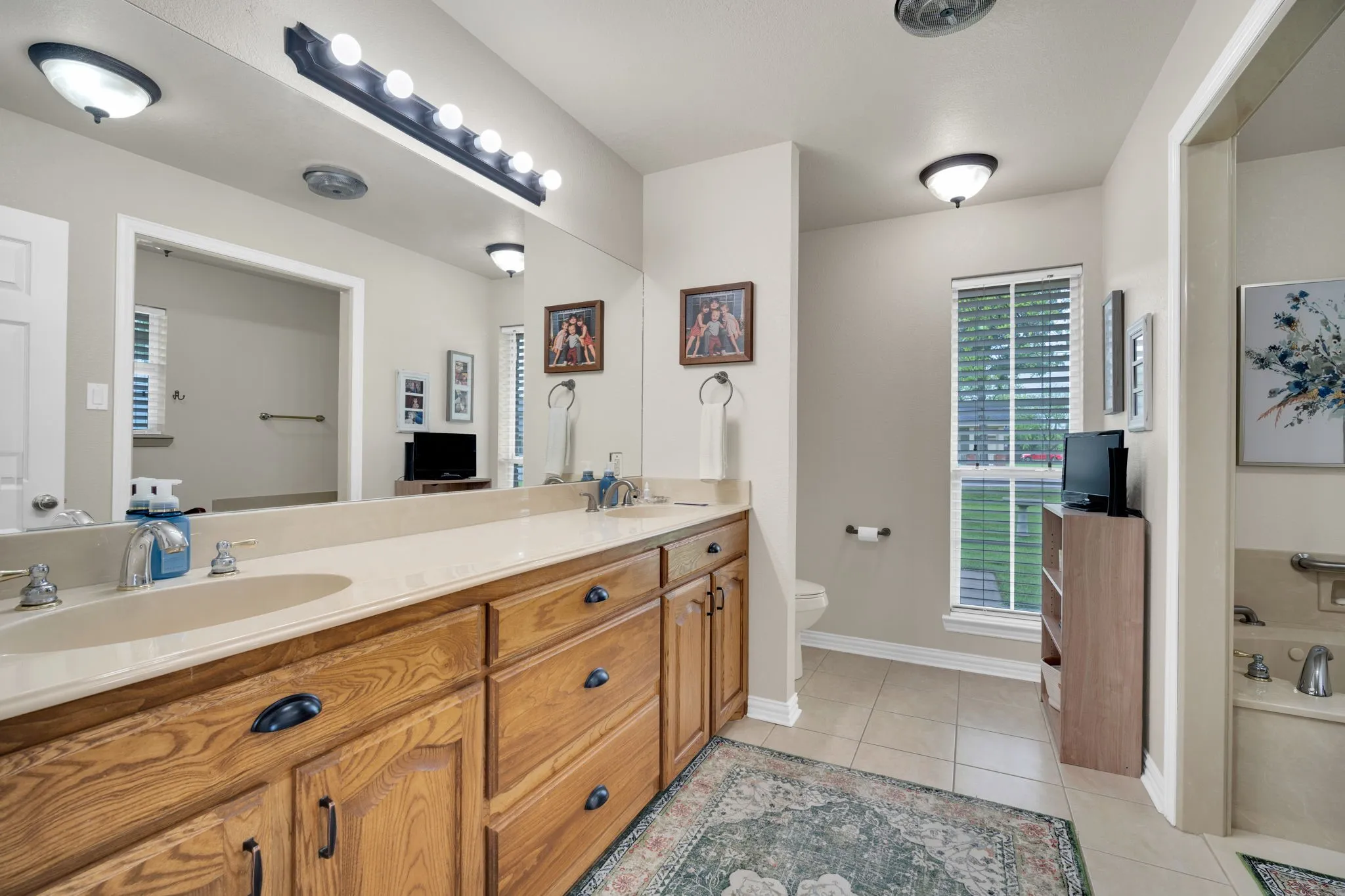 Single Family Residence For Sale in Ellis County , 502 Main Street, Maypearl, Texas 76064, 3 Bedroom, 2 Bathroom, Garage spaces, 2,726 Sqft, built in 2005, Preowned, mls#21241880, Real Estate Agent in Maypearl, Homes For Sale in Ellis county, Homes For Sale in Maypearl, Realtor in Maypearl Texas, Real Estate Brokerage Independent Realty Texas, Luminita Cordes Realtor
