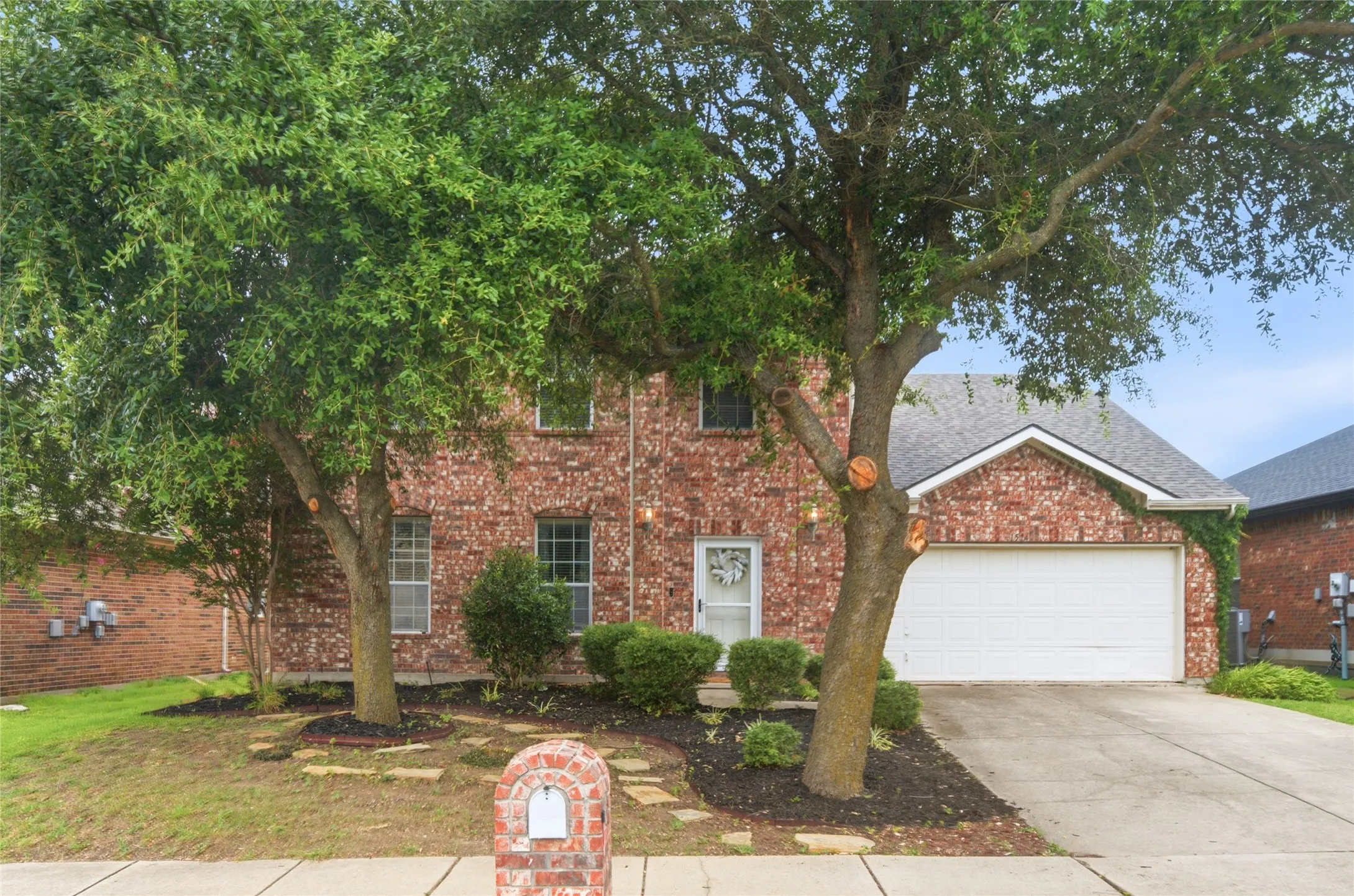 Single Family Residence For Sale in Grayson County , 1514 Hanover Lane, Van Alstyne, Texas 75495, 4 Bedroom, 3 Bathroom, 2 Garage spaces, 3,020 Sqft, built in 2004, Preowned, mls#21241515, Real Estate Agent in Van Alstyne, Homes For Sale in Grayson county, Homes For Sale in Van Alstyne, Realtor in Van Alstyne Texas, Real Estate Brokerage Independent Realty Texas, Luminita Cordes Realtor
