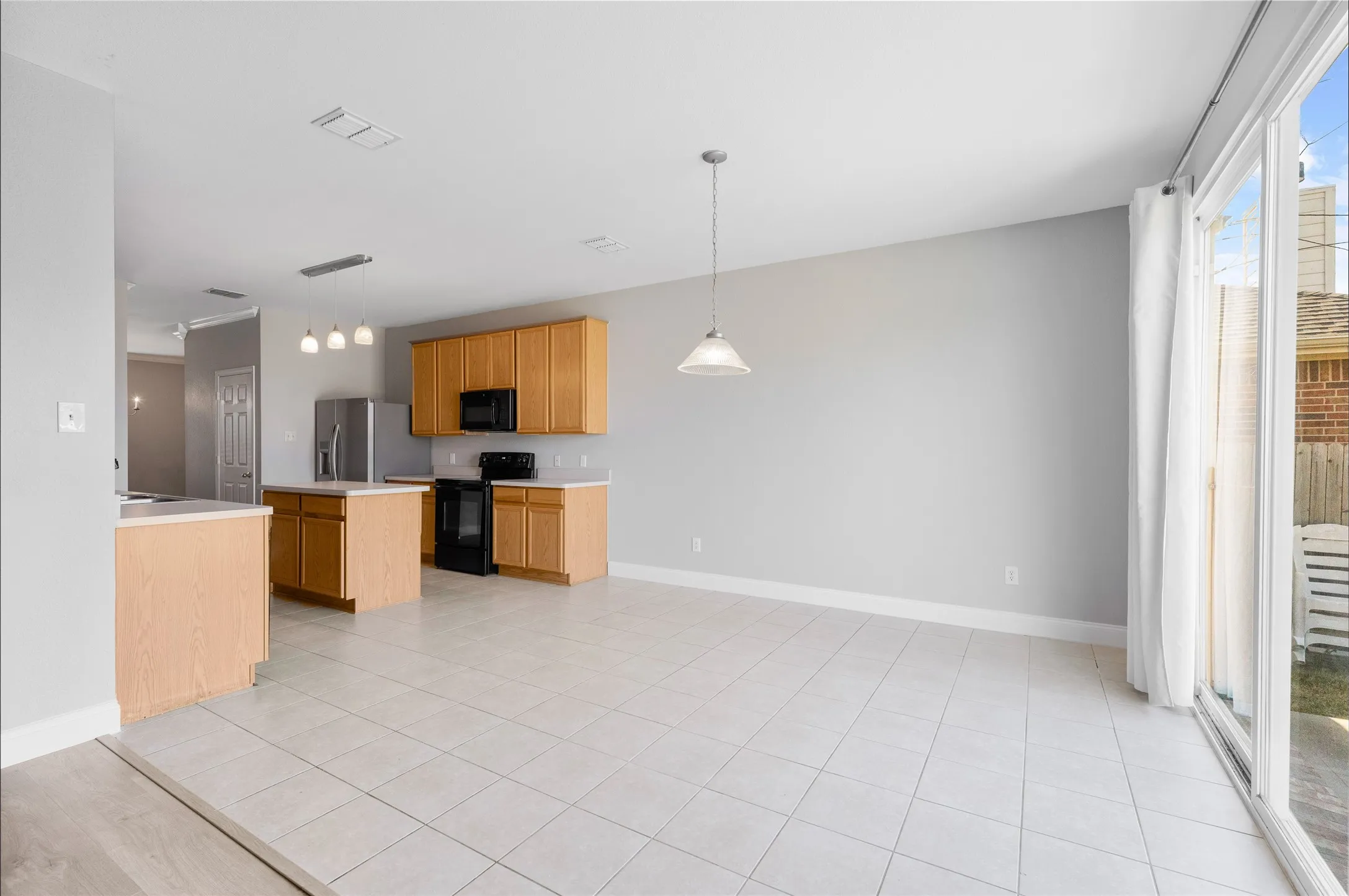 Single Family Residence For Sale in Grayson County , 1514 Hanover Lane, Van Alstyne, Texas 75495, 4 Bedroom, 3 Bathroom, 2 Garage spaces, 3,020 Sqft, built in 2004, Preowned, mls#21241515, Real Estate Agent in Van Alstyne, Homes For Sale in Grayson county, Homes For Sale in Van Alstyne, Realtor in Van Alstyne Texas, Real Estate Brokerage Independent Realty Texas, Luminita Cordes Realtor