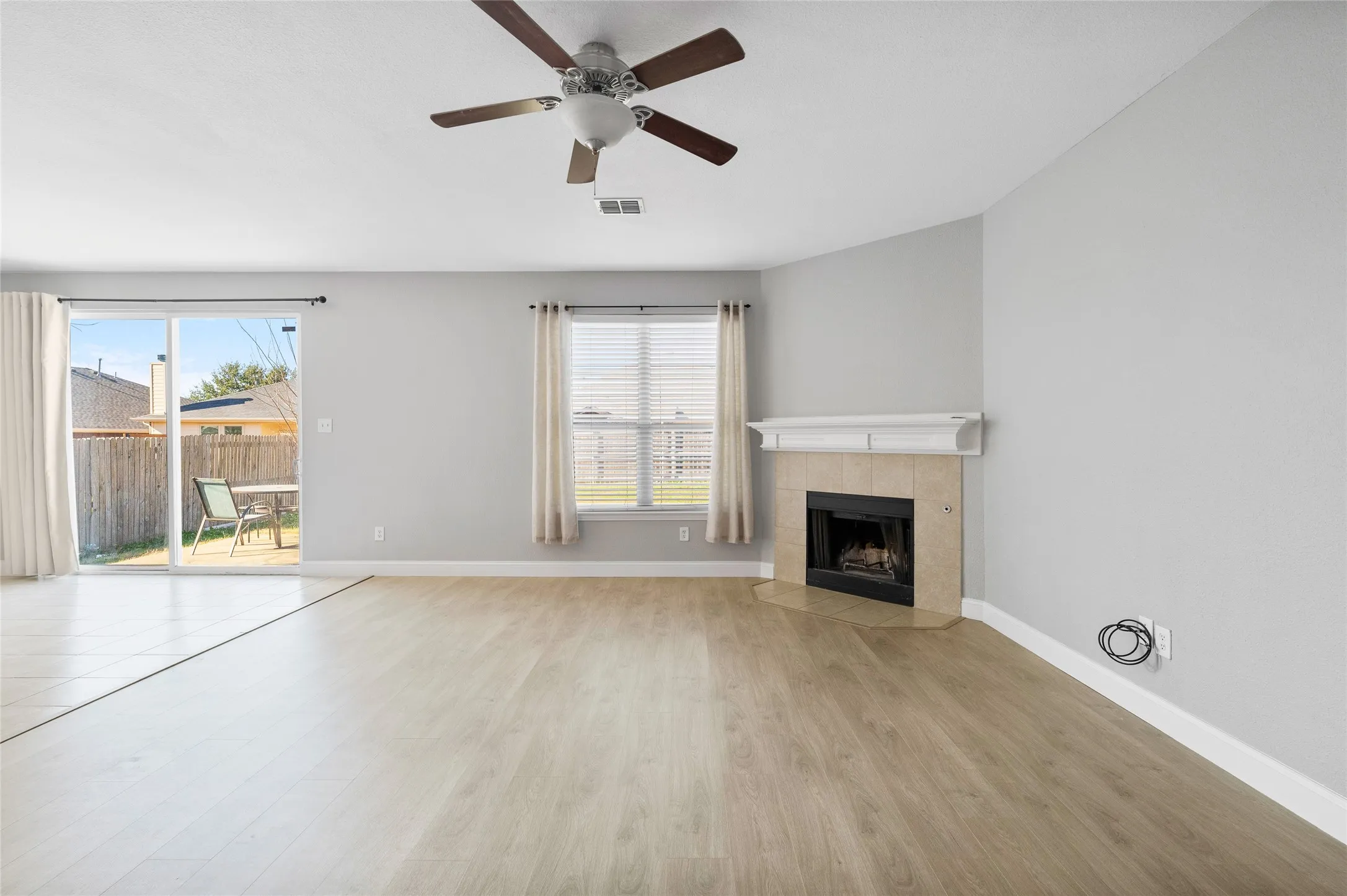 Single Family Residence For Sale in Grayson County , 1514 Hanover Lane, Van Alstyne, Texas 75495, 4 Bedroom, 3 Bathroom, 2 Garage spaces, 3,020 Sqft, built in 2004, Preowned, mls#21241515, Real Estate Agent in Van Alstyne, Homes For Sale in Grayson county, Homes For Sale in Van Alstyne, Realtor in Van Alstyne Texas, Real Estate Brokerage Independent Realty Texas, Luminita Cordes Realtor