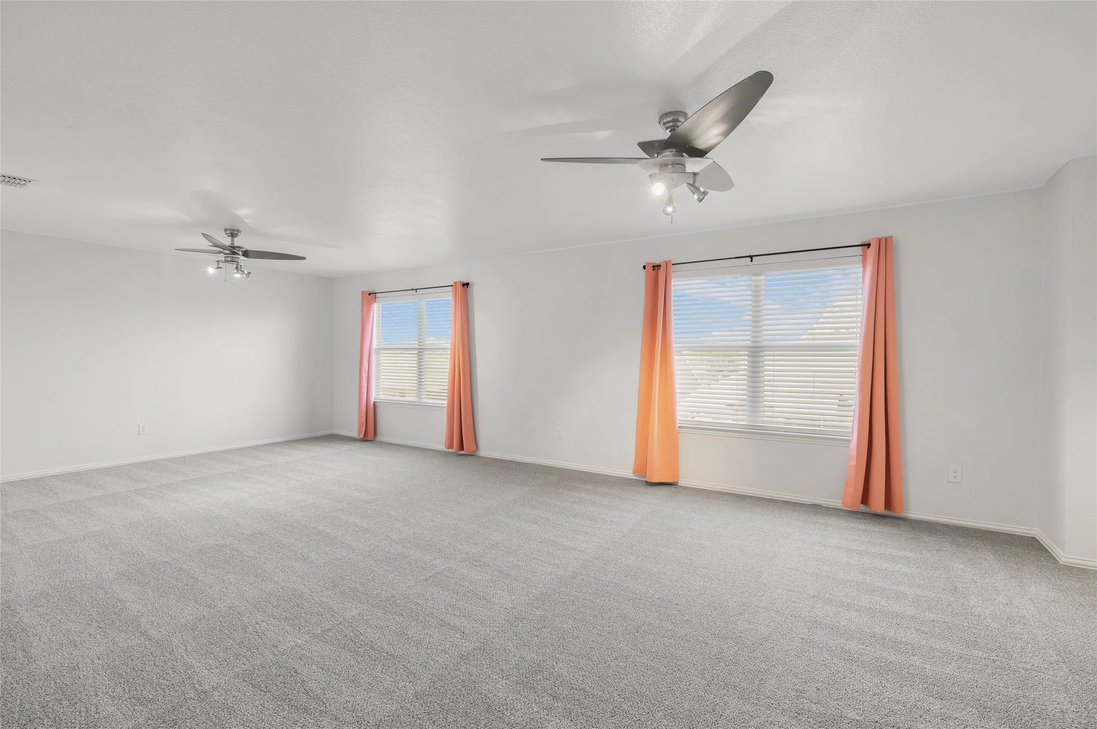 Single Family Residence For Sale in Grayson County , 1514 Hanover Lane, Van Alstyne, Texas 75495, 4 Bedroom, 3 Bathroom, 2 Garage spaces, 3,020 Sqft, built in 2004, Preowned, mls#21241515, Real Estate Agent in Van Alstyne, Homes For Sale in Grayson county, Homes For Sale in Van Alstyne, Realtor in Van Alstyne Texas, Real Estate Brokerage Independent Realty Texas, Luminita Cordes Realtor