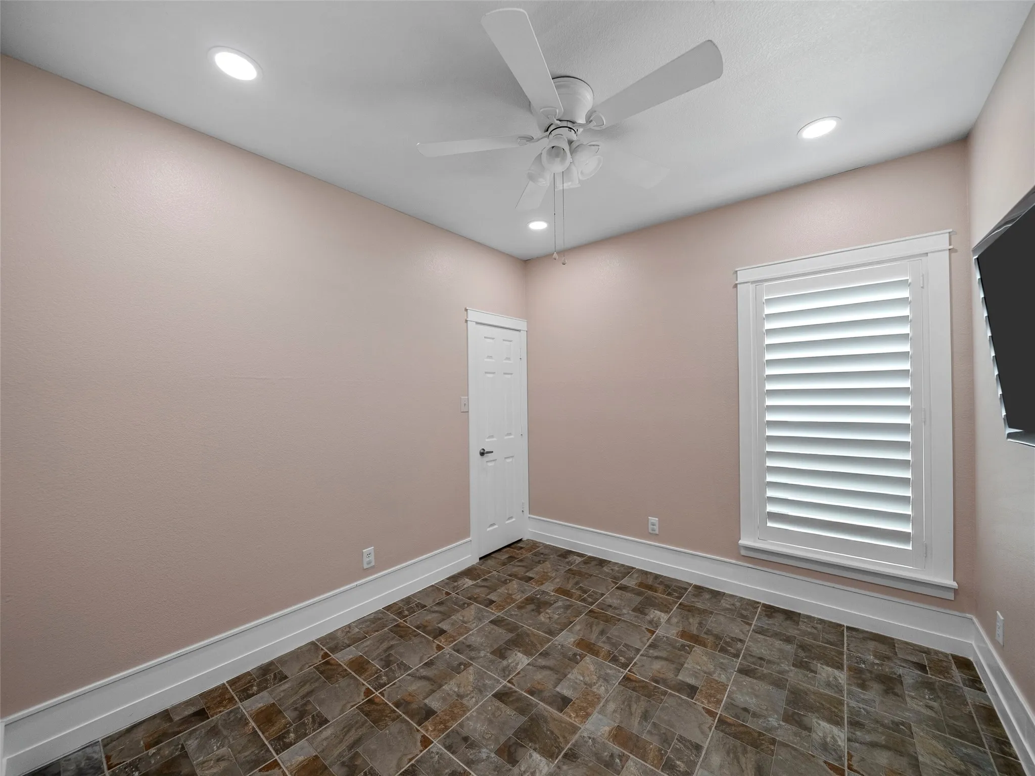 Single Family Residence For Sale in Denton County , 9324 Masse Court, Providence Village, Texas 76227, 3 Bedroom, 2 Bathroom, 2 Garage spaces, 1,150 Sqft, built in 2005, mls#21237263, Real Estate Agent in Providence Village, Homes For Sale in Denton county, Homes For Sale in Providence Village, Realtor in Providence Village Texas, Real Estate Brokerage Independent Realty Texas, Luminita Cordes Realtor