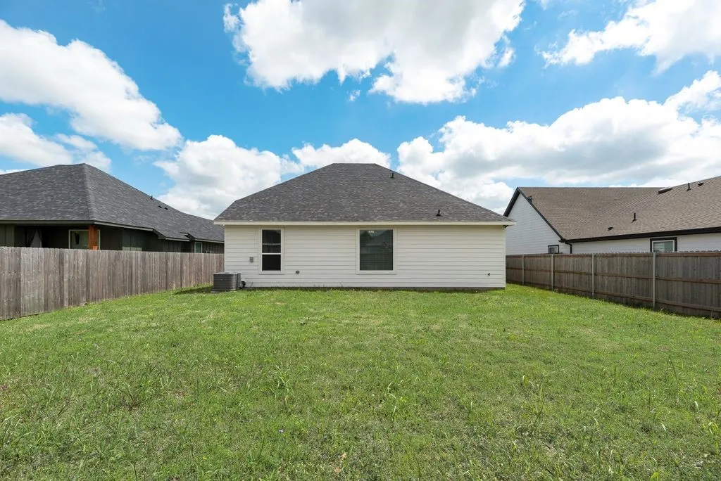 Single Family Residence For Sale in Grayson County , 109 Vaughn Meadows Drive, Tom Bean, Texas 75491, 3 Bedroom, 2 Bathroom, 2 Garage spaces, 1,559 Sqft, built in 2024, mls#21240749, Real Estate Agent in Tom Bean, Homes For Sale in Grayson county, Homes For Sale in Tom Bean, Realtor in Tom Bean Texas, Real Estate Brokerage Independent Realty Texas, Luminita Cordes Realtor
