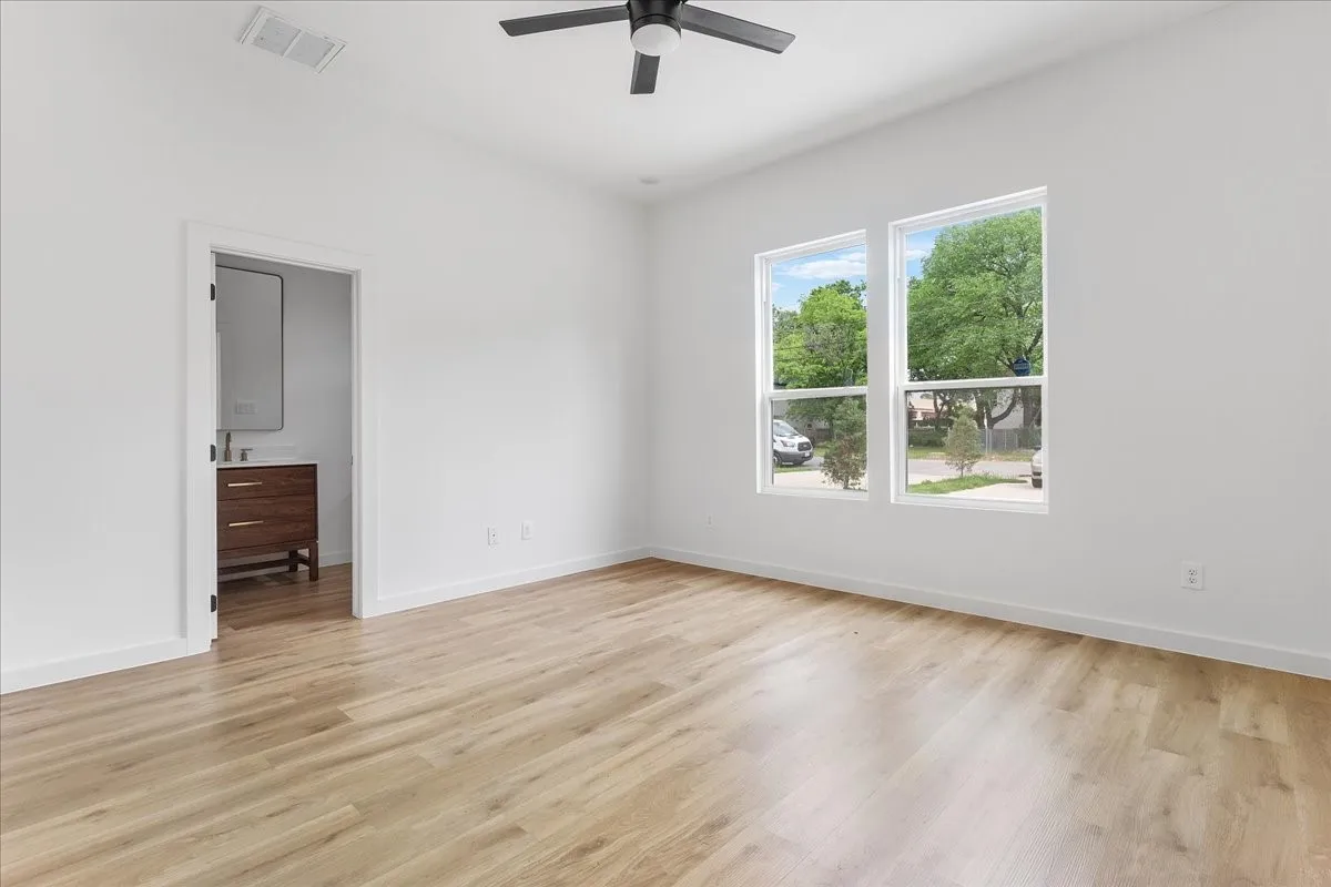 Single Family Residence For Sale in Dallas County , 5223 Colonial Avenue, Dallas, Texas 75215, 4 Bedroom, 2 Bathroom, Garage spaces, 1,656 Sqft, built in 2024, Preowned, Price $214,999, mls#21242540, Real Estate Agent in Dallas, Homes For Sale in Dallas county, Homes For Sale in Dallas, Realtor in Dallas Texas, Real Estate Brokerage Independent Realty Texas, Luminita Cordes Realtor