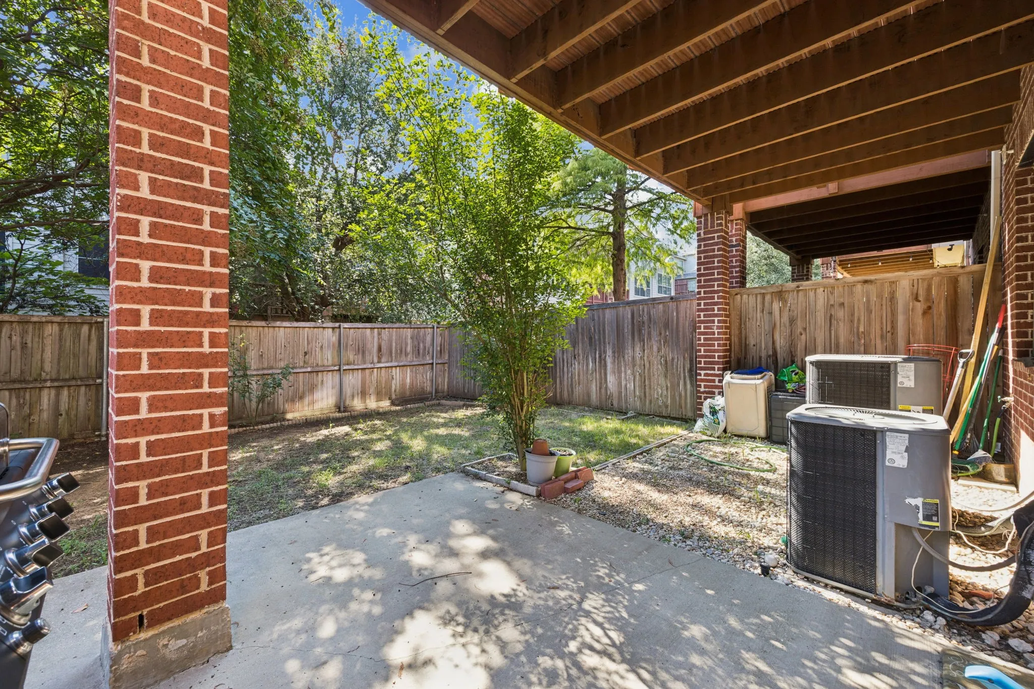 Townhouse For Sale in Denton County , 2564 Chambers Drive, Lewisville, Texas 75067, 3 Bedroom, 4 Bathroom, 2 Garage spaces, 2,238 Sqft, built in 2006, Price $359,000, mls#21236918, Real Estate Agent in Lewisville, Homes For Sale in Denton county, Homes For Sale in Lewisville, Realtor in Lewisville Texas, Real Estate Brokerage Independent Realty Texas, Luminita Cordes Realtor