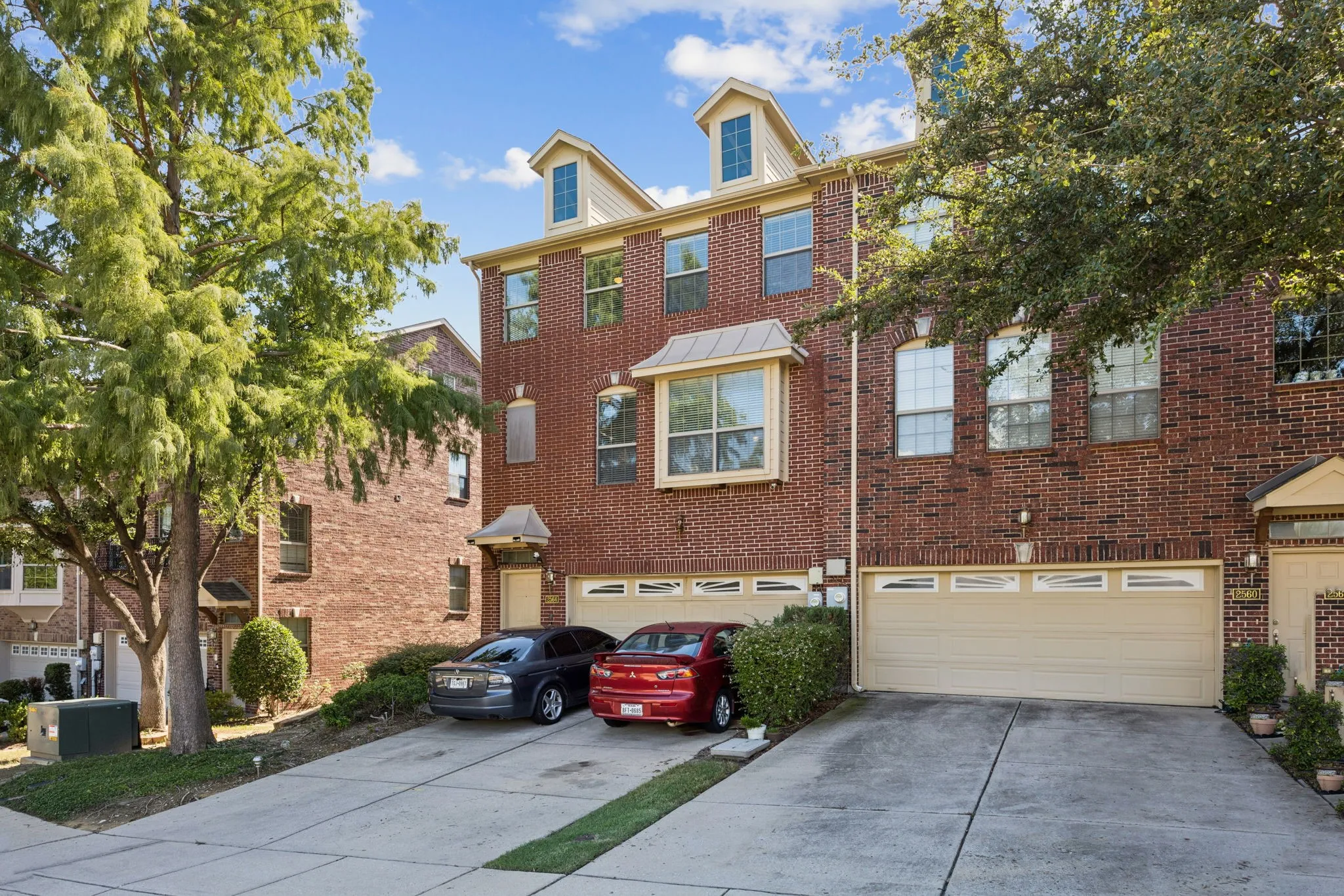 Townhouse For Sale in Denton County , 2564 Chambers Drive, Lewisville, Texas 75067, 3 Bedroom, 4 Bathroom, 2 Garage spaces, 2,238 Sqft, built in 2006, Price $359,000, mls#21236918, Real Estate Agent in Lewisville, Homes For Sale in Denton county, Homes For Sale in Lewisville, Realtor in Lewisville Texas, Real Estate Brokerage Independent Realty Texas, Luminita Cordes Realtor