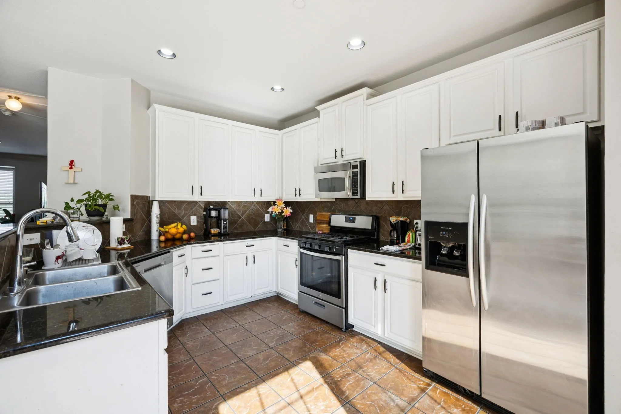 Townhouse For Sale in Denton County , 2564 Chambers Drive, Lewisville, Texas 75067, 3 Bedroom, 4 Bathroom, 2 Garage spaces, 2,238 Sqft, built in 2006, Price $359,000, mls#21236918, Real Estate Agent in Lewisville, Homes For Sale in Denton county, Homes For Sale in Lewisville, Realtor in Lewisville Texas, Real Estate Brokerage Independent Realty Texas, Luminita Cordes Realtor