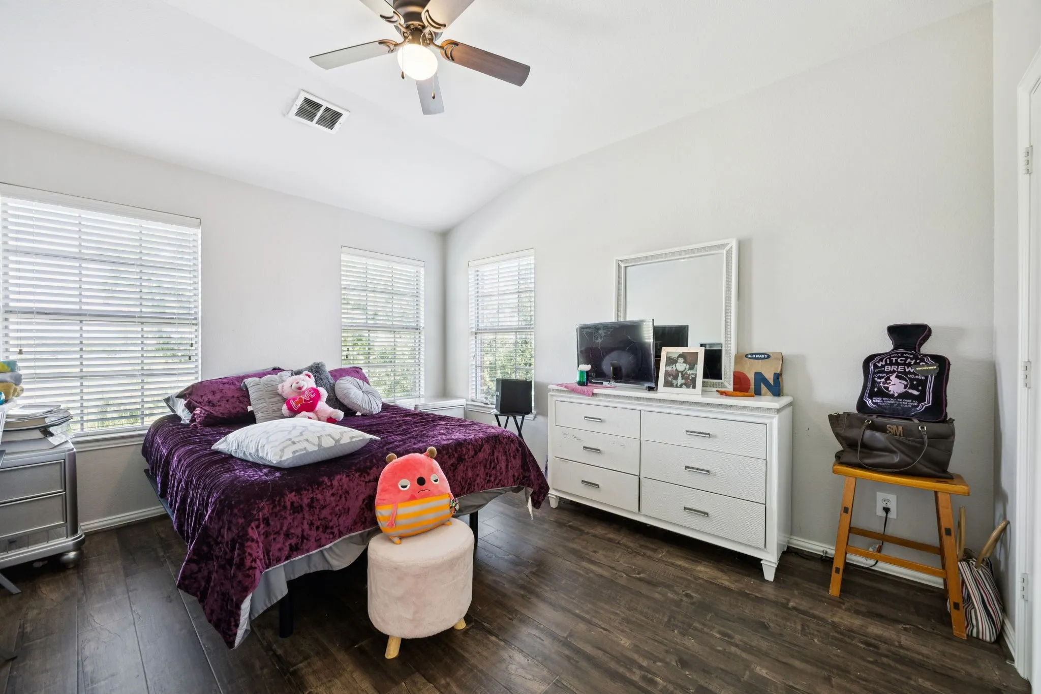 Townhouse For Sale in Denton County , 2564 Chambers Drive, Lewisville, Texas 75067, 3 Bedroom, 4 Bathroom, 2 Garage spaces, 2,238 Sqft, built in 2006, Price $359,000, mls#21236918, Real Estate Agent in Lewisville, Homes For Sale in Denton county, Homes For Sale in Lewisville, Realtor in Lewisville Texas, Real Estate Brokerage Independent Realty Texas, Luminita Cordes Realtor