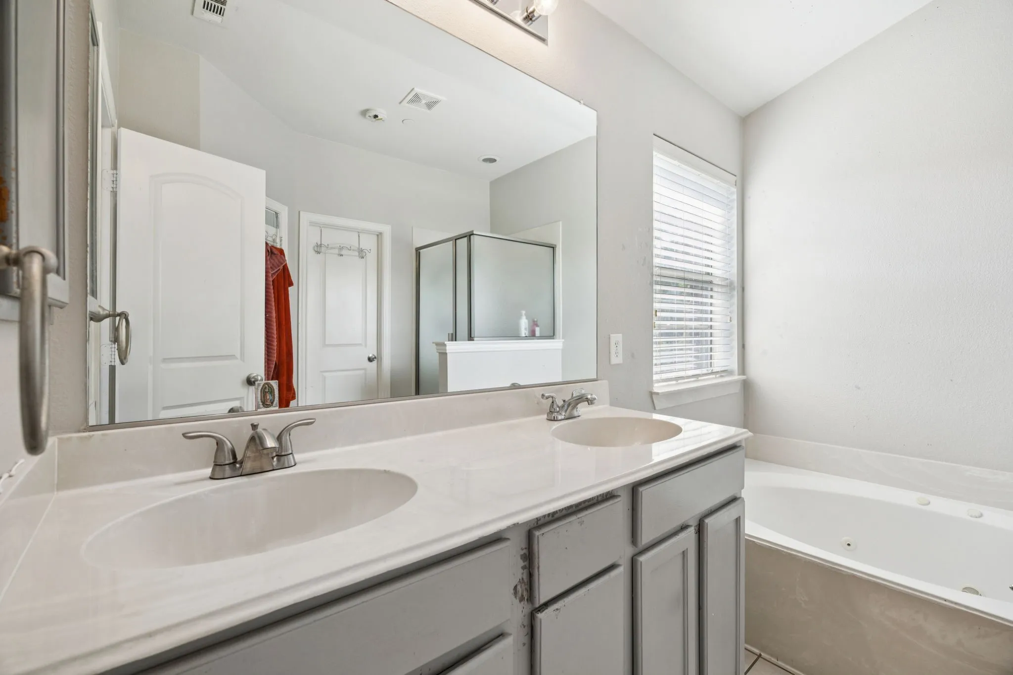 Townhouse For Sale in Denton County , 2564 Chambers Drive, Lewisville, Texas 75067, 3 Bedroom, 4 Bathroom, 2 Garage spaces, 2,238 Sqft, built in 2006, Price $359,000, mls#21236918, Real Estate Agent in Lewisville, Homes For Sale in Denton county, Homes For Sale in Lewisville, Realtor in Lewisville Texas, Real Estate Brokerage Independent Realty Texas, Luminita Cordes Realtor