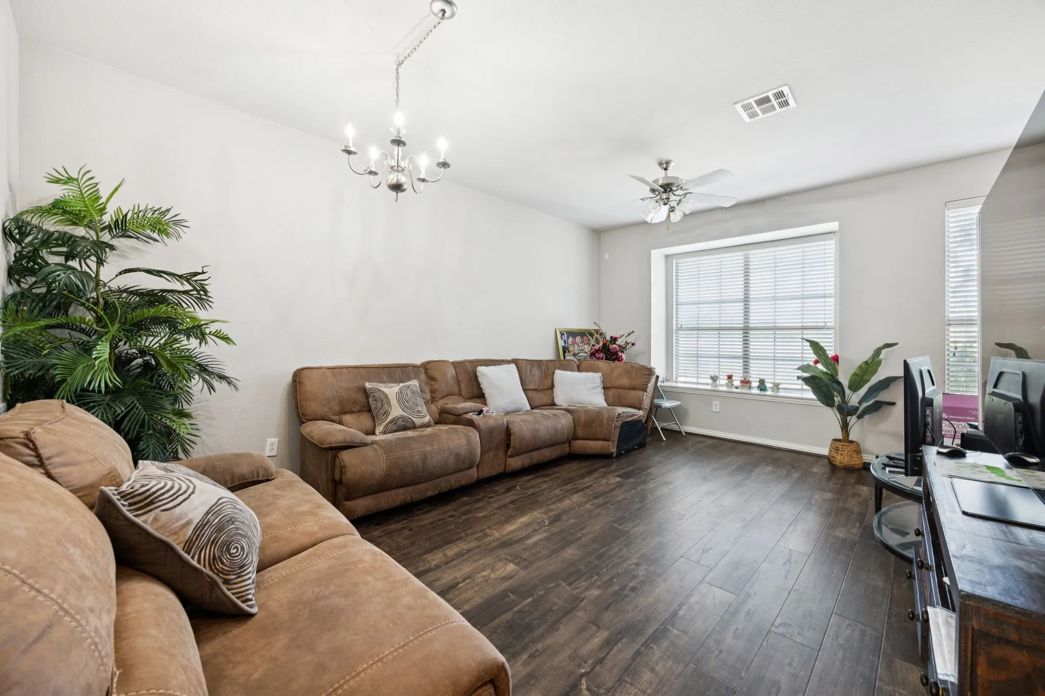 Townhouse For Sale in Denton County , 2564 Chambers Drive, Lewisville, Texas 75067, 3 Bedroom, 4 Bathroom, 2 Garage spaces, 2,238 Sqft, built in 2006, Price $359,000, mls#21236918, Real Estate Agent in Lewisville, Homes For Sale in Denton county, Homes For Sale in Lewisville, Realtor in Lewisville Texas, Real Estate Brokerage Independent Realty Texas, Luminita Cordes Realtor