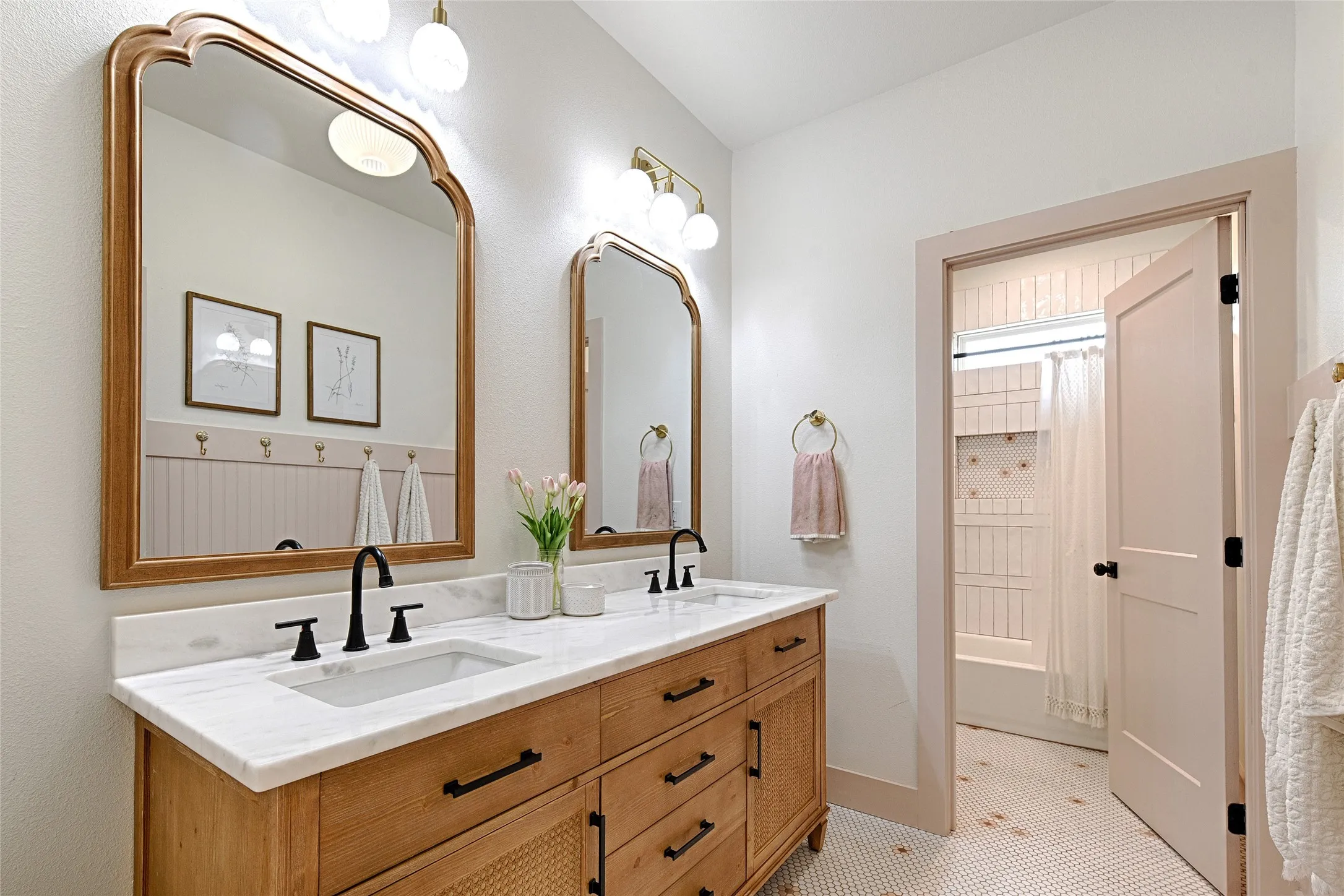 Single Family Residence For Sale in Hunt County , 4656 County Road 1040, Celeste, Texas 75423, 4 Bedroom, 3 Bathroom, 2 Garage spaces, 2,272 Sqft, built in 2024, Preowned, mls#21242556, Real Estate Agent in Celeste, Homes For Sale in Hunt county, Homes For Sale in Celeste, Realtor in Celeste Texas, Real Estate Brokerage Independent Realty Texas, Luminita Cordes Realtor
