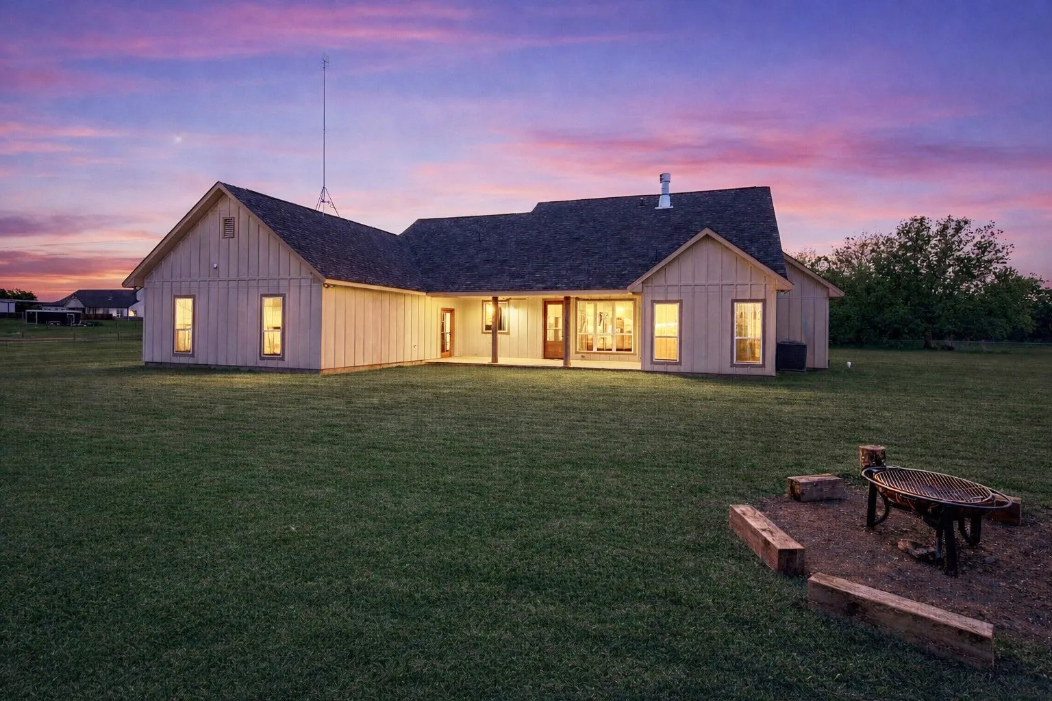 Single Family Residence For Sale in Hunt County , 4656 County Road 1040, Celeste, Texas 75423, 4 Bedroom, 3 Bathroom, 2 Garage spaces, 2,272 Sqft, built in 2024, Preowned, mls#21242556, Real Estate Agent in Celeste, Homes For Sale in Hunt county, Homes For Sale in Celeste, Realtor in Celeste Texas, Real Estate Brokerage Independent Realty Texas, Luminita Cordes Realtor
