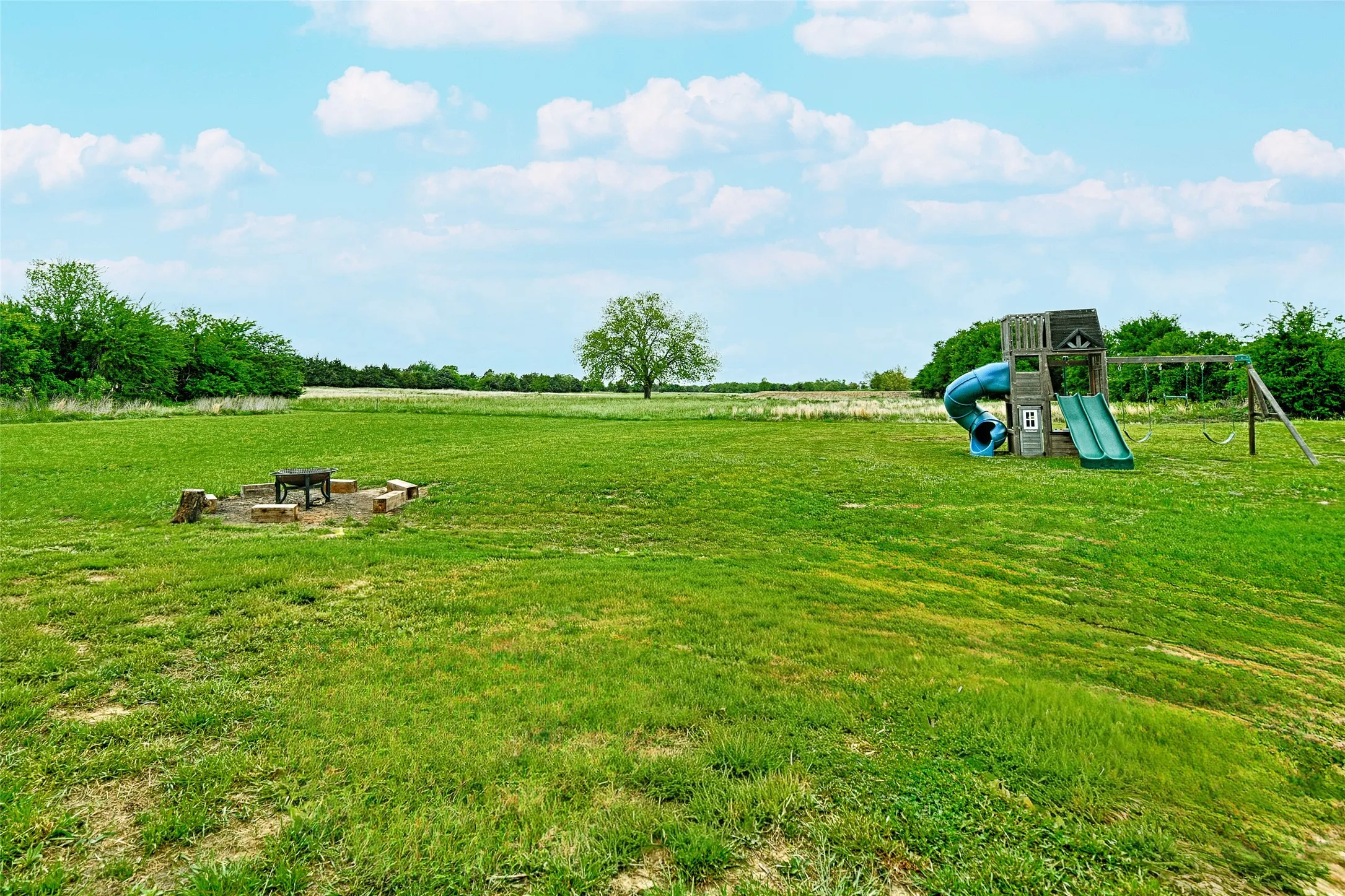 Single Family Residence For Sale in Hunt County , 4656 County Road 1040, Celeste, Texas 75423, 4 Bedroom, 3 Bathroom, 2 Garage spaces, 2,272 Sqft, built in 2024, Preowned, mls#21242556, Real Estate Agent in Celeste, Homes For Sale in Hunt county, Homes For Sale in Celeste, Realtor in Celeste Texas, Real Estate Brokerage Independent Realty Texas, Luminita Cordes Realtor