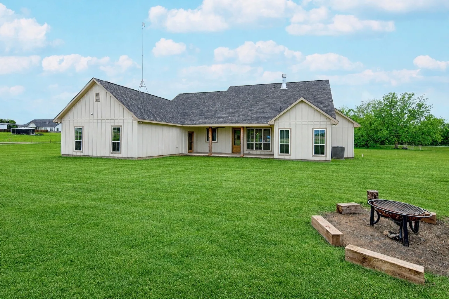 Single Family Residence For Sale in Hunt County , 4656 County Road 1040, Celeste, Texas 75423, 4 Bedroom, 3 Bathroom, 2 Garage spaces, 2,272 Sqft, built in 2024, Preowned, mls#21242556, Real Estate Agent in Celeste, Homes For Sale in Hunt county, Homes For Sale in Celeste, Realtor in Celeste Texas, Real Estate Brokerage Independent Realty Texas, Luminita Cordes Realtor