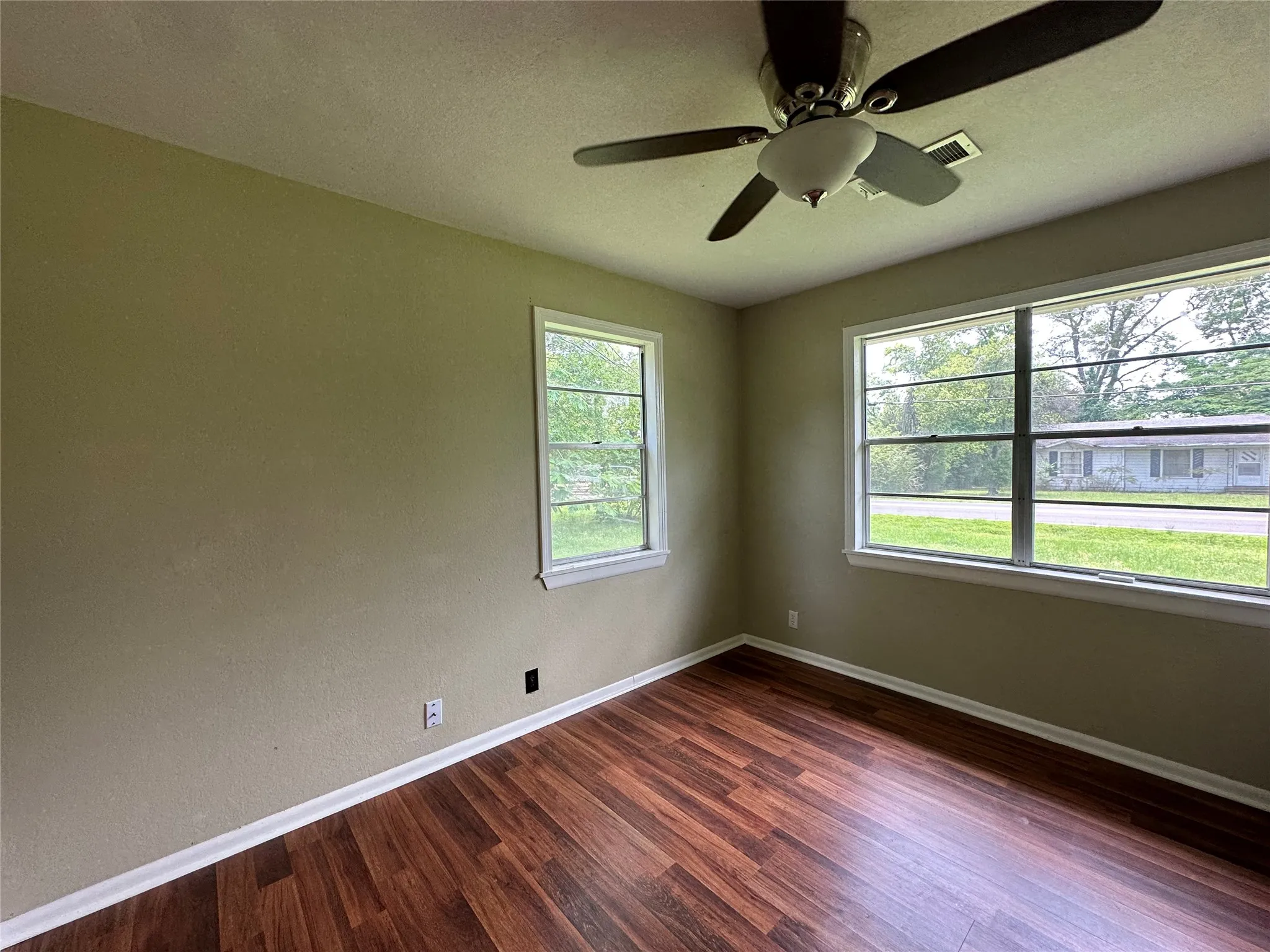 Single Family Residence For Sale in Red River (TX) County , 711 Clarksville Road, Bogata, Texas 75417, 3 Bedroom, 2 Bathroom, Garage spaces, 1,224 Sqft, built in 1959, mls#21242644, Real Estate Agent in Bogata, Homes For Sale in Red River (TX) county, Homes For Sale in Bogata, Realtor in Bogata Texas, Real Estate Brokerage Independent Realty Texas, Luminita Cordes Realtor