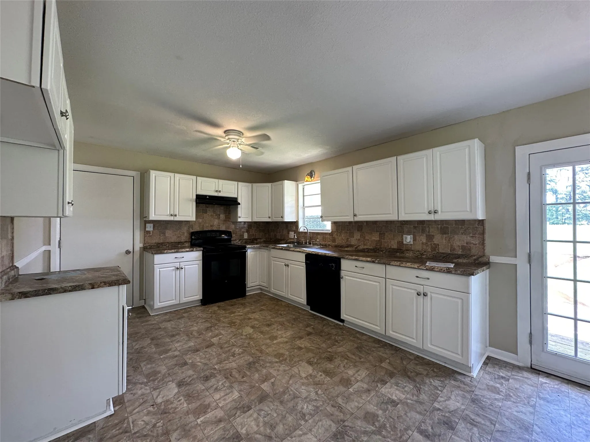 Single Family Residence For Sale in Red River (TX) County , 711 Clarksville Road, Bogata, Texas 75417, 3 Bedroom, 2 Bathroom, Garage spaces, 1,224 Sqft, built in 1959, mls#21242644, Real Estate Agent in Bogata, Homes For Sale in Red River (TX) county, Homes For Sale in Bogata, Realtor in Bogata Texas, Real Estate Brokerage Independent Realty Texas, Luminita Cordes Realtor