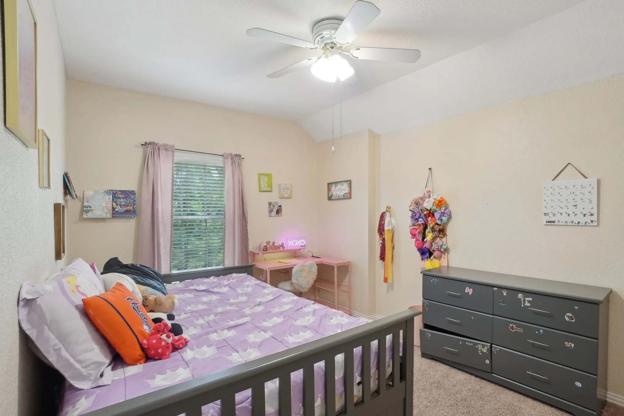 Single Family Residence For Sale in Denton County , 2728 Vista Bluff Boulevard, Lewisville, Texas 75067, 4 Bedroom, 3 Bathroom, 2 Garage spaces, 2,782 Sqft, built in 1997, mls#21242663, Real Estate Agent in Lewisville, Homes For Sale in Denton county, Homes For Sale in Lewisville, Realtor in Lewisville Texas, Real Estate Brokerage Independent Realty Texas, Luminita Cordes Realtor