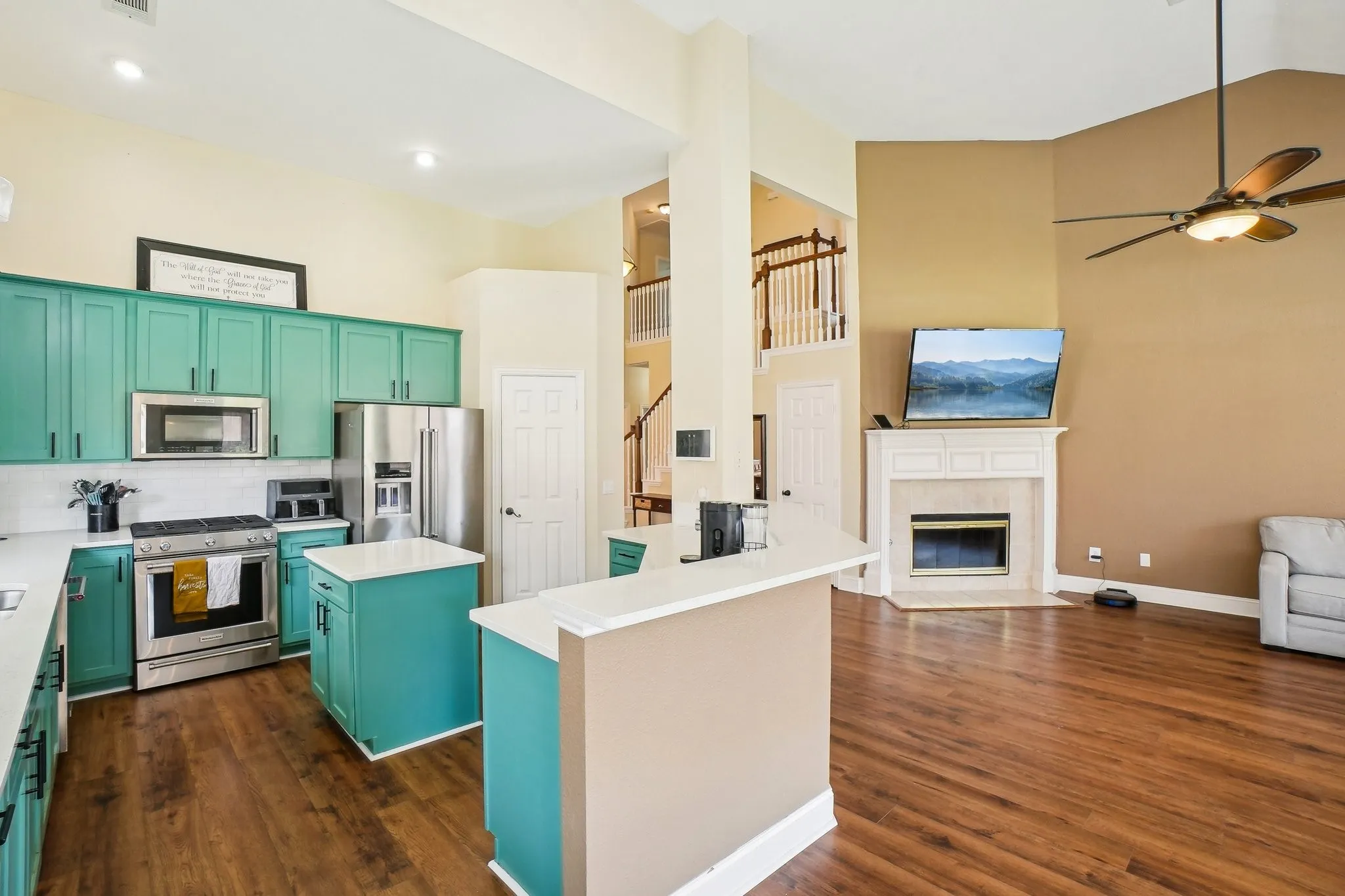 Single Family Residence For Sale in Denton County , 2728 Vista Bluff Boulevard, Lewisville, Texas 75067, 4 Bedroom, 3 Bathroom, 2 Garage spaces, 2,782 Sqft, built in 1997, mls#21242663, Real Estate Agent in Lewisville, Homes For Sale in Denton county, Homes For Sale in Lewisville, Realtor in Lewisville Texas, Real Estate Brokerage Independent Realty Texas, Luminita Cordes Realtor