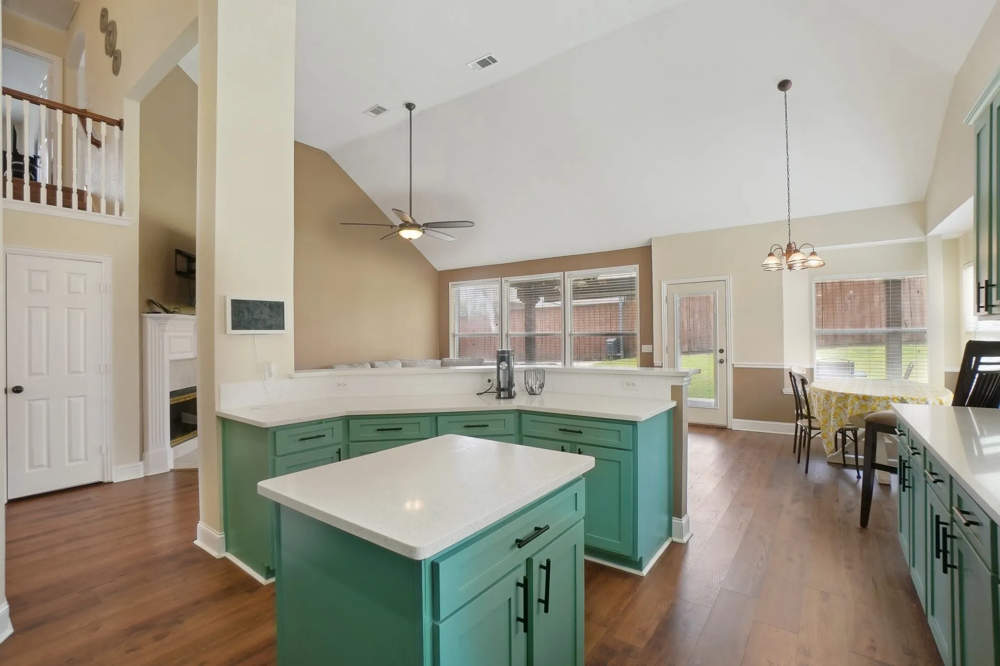 Single Family Residence For Sale in Denton County , 2728 Vista Bluff Boulevard, Lewisville, Texas 75067, 4 Bedroom, 3 Bathroom, 2 Garage spaces, 2,782 Sqft, built in 1997, mls#21242663, Real Estate Agent in Lewisville, Homes For Sale in Denton county, Homes For Sale in Lewisville, Realtor in Lewisville Texas, Real Estate Brokerage Independent Realty Texas, Luminita Cordes Realtor