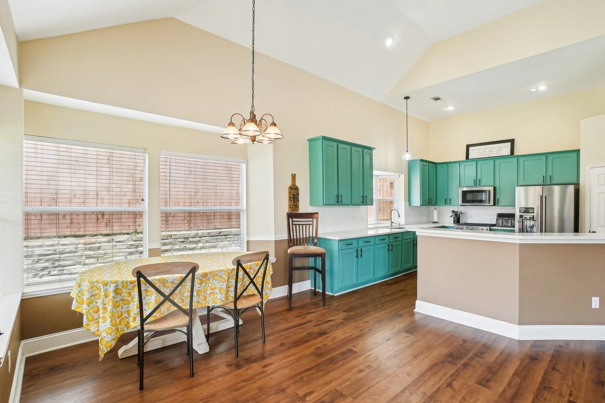 Single Family Residence For Sale in Denton County , 2728 Vista Bluff Boulevard, Lewisville, Texas 75067, 4 Bedroom, 3 Bathroom, 2 Garage spaces, 2,782 Sqft, built in 1997, mls#21242663, Real Estate Agent in Lewisville, Homes For Sale in Denton county, Homes For Sale in Lewisville, Realtor in Lewisville Texas, Real Estate Brokerage Independent Realty Texas, Luminita Cordes Realtor