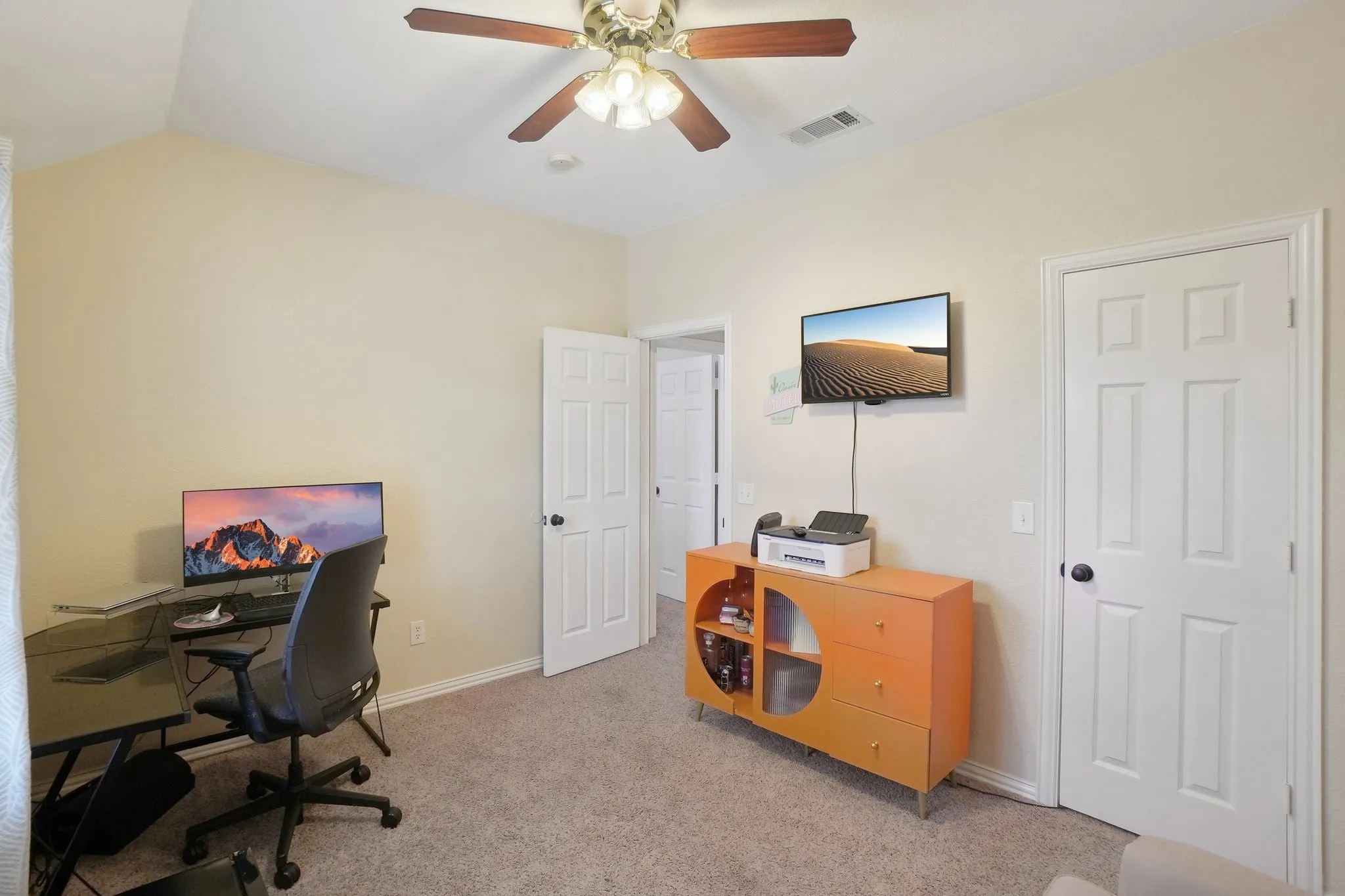 Single Family Residence For Sale in Denton County , 2728 Vista Bluff Boulevard, Lewisville, Texas 75067, 4 Bedroom, 3 Bathroom, 2 Garage spaces, 2,782 Sqft, built in 1997, mls#21242663, Real Estate Agent in Lewisville, Homes For Sale in Denton county, Homes For Sale in Lewisville, Realtor in Lewisville Texas, Real Estate Brokerage Independent Realty Texas, Luminita Cordes Realtor