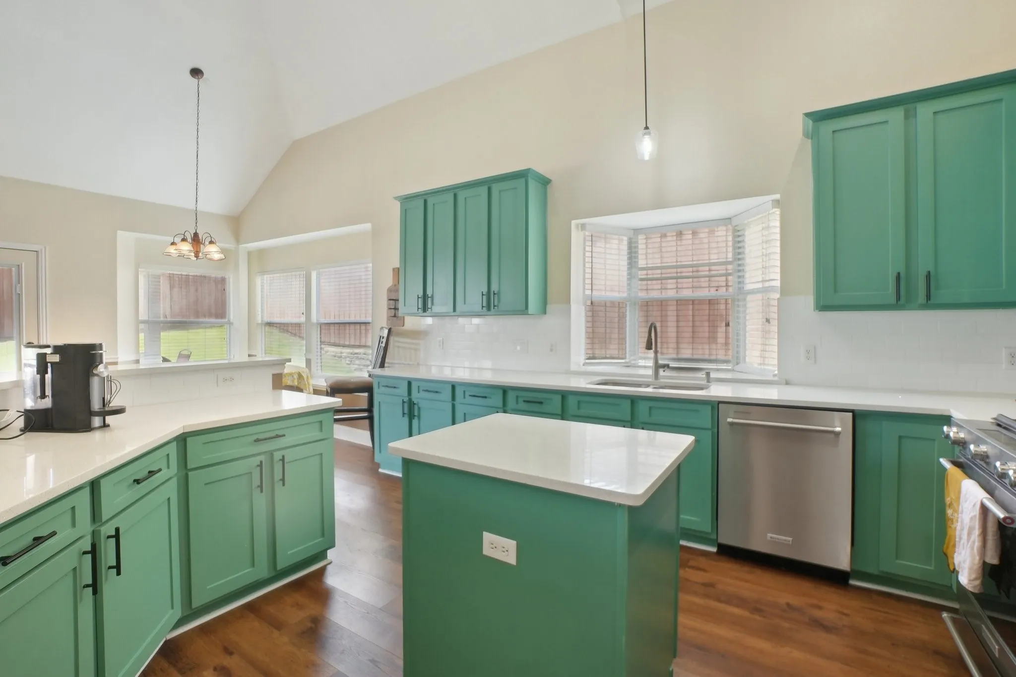 Single Family Residence For Sale in Denton County , 2728 Vista Bluff Boulevard, Lewisville, Texas 75067, 4 Bedroom, 3 Bathroom, 2 Garage spaces, 2,782 Sqft, built in 1997, mls#21242663, Real Estate Agent in Lewisville, Homes For Sale in Denton county, Homes For Sale in Lewisville, Realtor in Lewisville Texas, Real Estate Brokerage Independent Realty Texas, Luminita Cordes Realtor