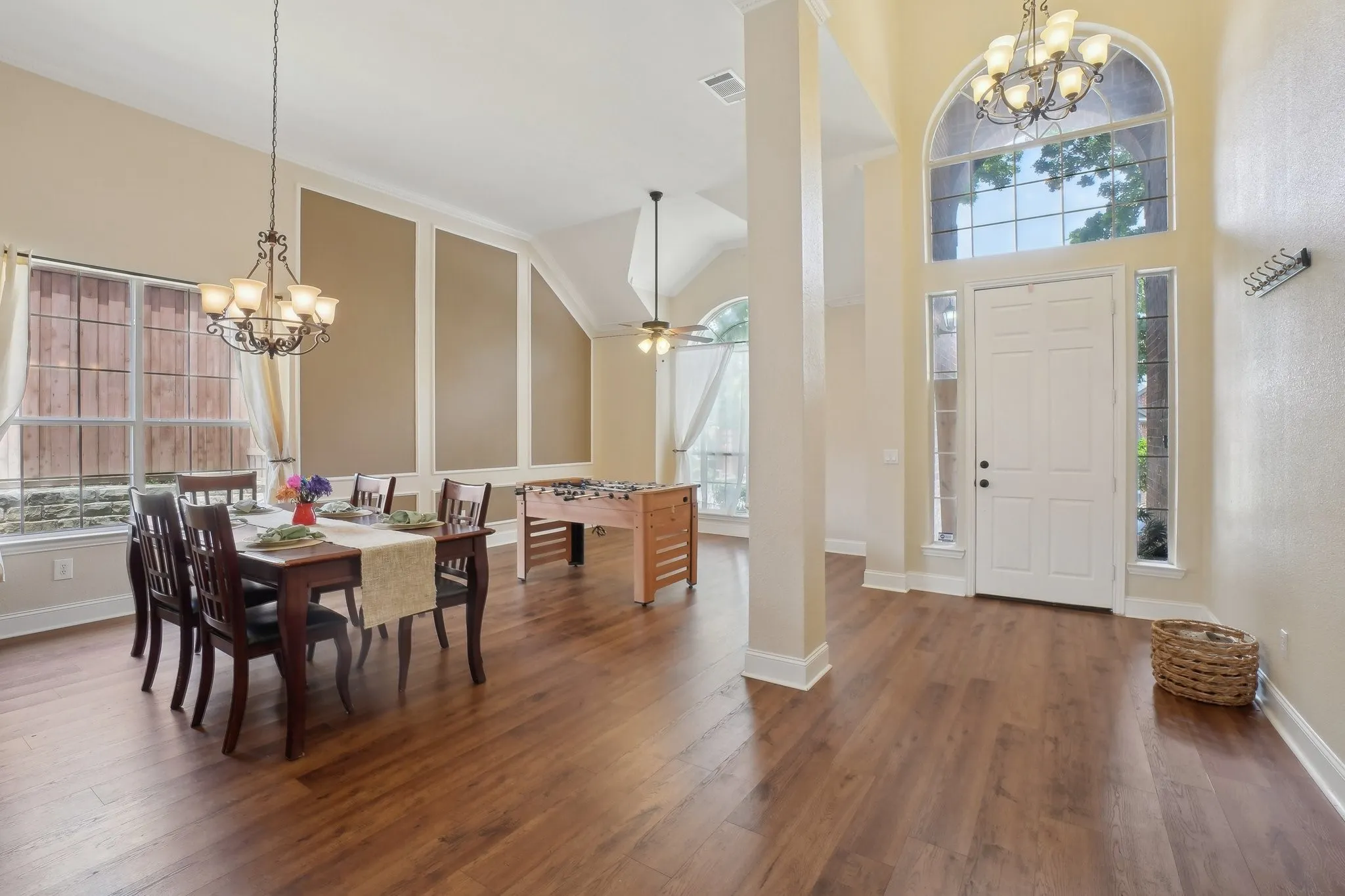 Single Family Residence For Sale in Denton County , 2728 Vista Bluff Boulevard, Lewisville, Texas 75067, 4 Bedroom, 3 Bathroom, 2 Garage spaces, 2,782 Sqft, built in 1997, mls#21242663, Real Estate Agent in Lewisville, Homes For Sale in Denton county, Homes For Sale in Lewisville, Realtor in Lewisville Texas, Real Estate Brokerage Independent Realty Texas, Luminita Cordes Realtor
