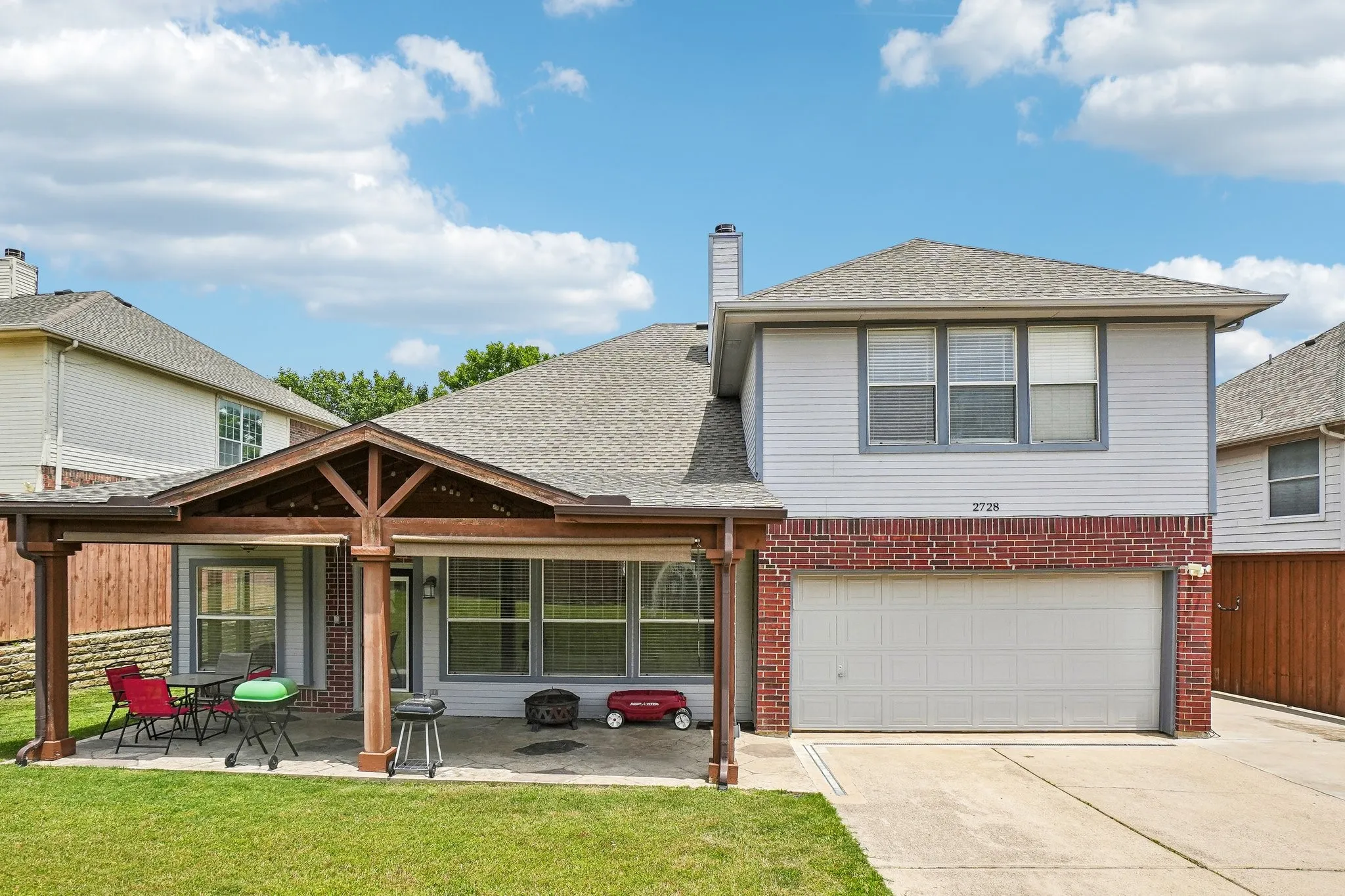 Single Family Residence For Sale in Denton County , 2728 Vista Bluff Boulevard, Lewisville, Texas 75067, 4 Bedroom, 3 Bathroom, 2 Garage spaces, 2,782 Sqft, built in 1997, mls#21242663, Real Estate Agent in Lewisville, Homes For Sale in Denton county, Homes For Sale in Lewisville, Realtor in Lewisville Texas, Real Estate Brokerage Independent Realty Texas, Luminita Cordes Realtor