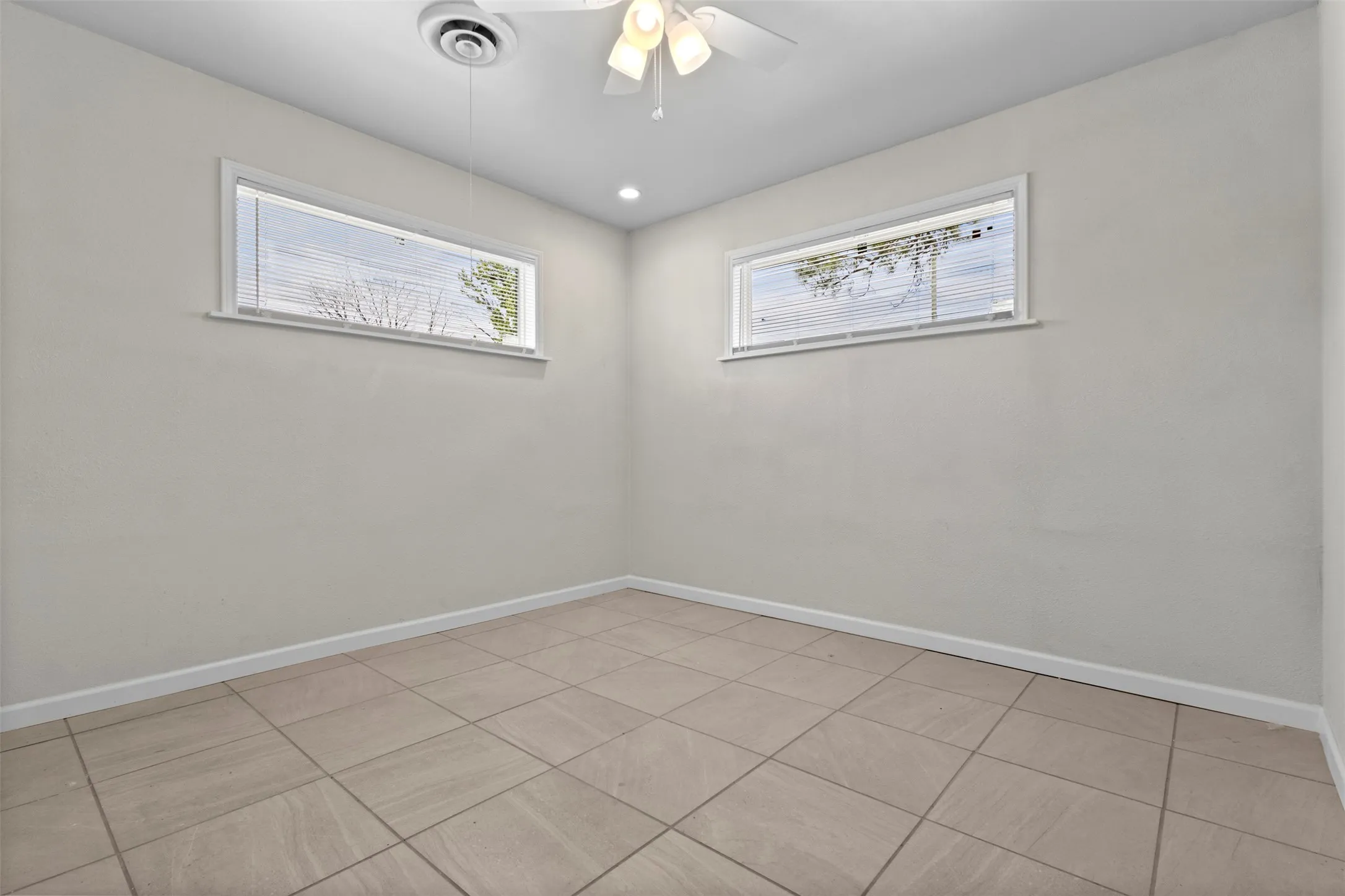 Single Family Residence For Sale in Montague County , 205 April Street, Bowie, Texas 76230, 4 Bedroom, 2 Bathroom, Garage spaces, 1,890 Sqft, built in 1974, Preowned, mls#21241904, Real Estate Agent in Bowie, Homes For Sale in Montague county, Homes For Sale in Bowie, Realtor in Bowie Texas, Real Estate Brokerage Independent Realty Texas, Luminita Cordes Realtor