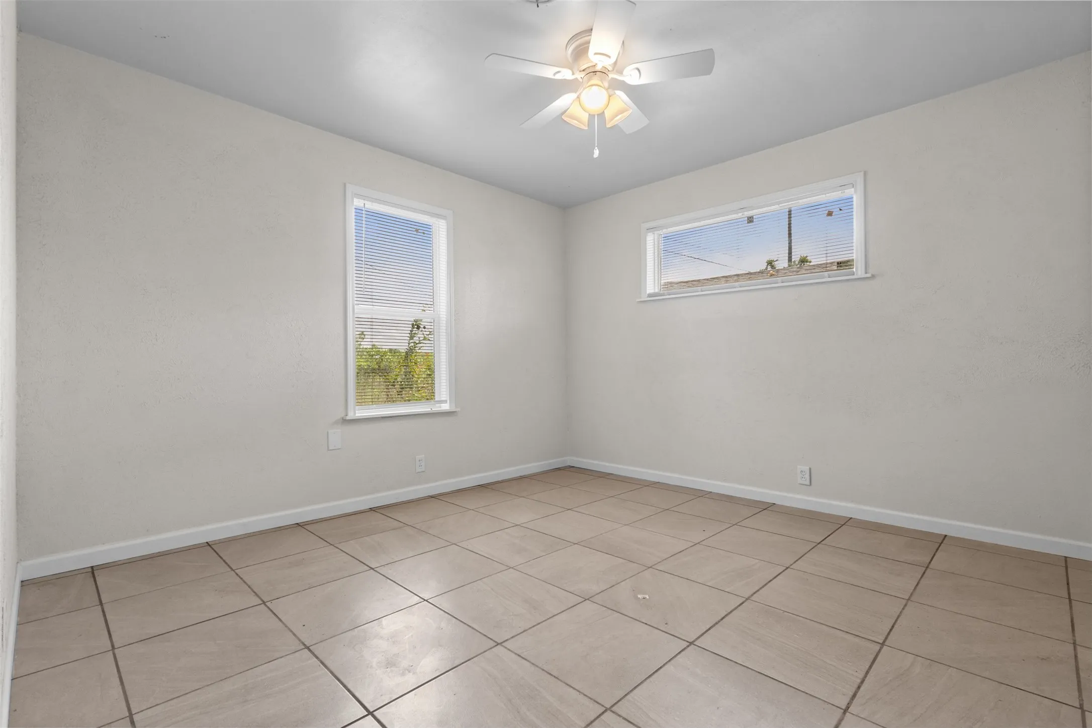 Single Family Residence For Sale in Montague County , 205 April Street, Bowie, Texas 76230, 4 Bedroom, 2 Bathroom, Garage spaces, 1,890 Sqft, built in 1974, Preowned, mls#21241904, Real Estate Agent in Bowie, Homes For Sale in Montague county, Homes For Sale in Bowie, Realtor in Bowie Texas, Real Estate Brokerage Independent Realty Texas, Luminita Cordes Realtor