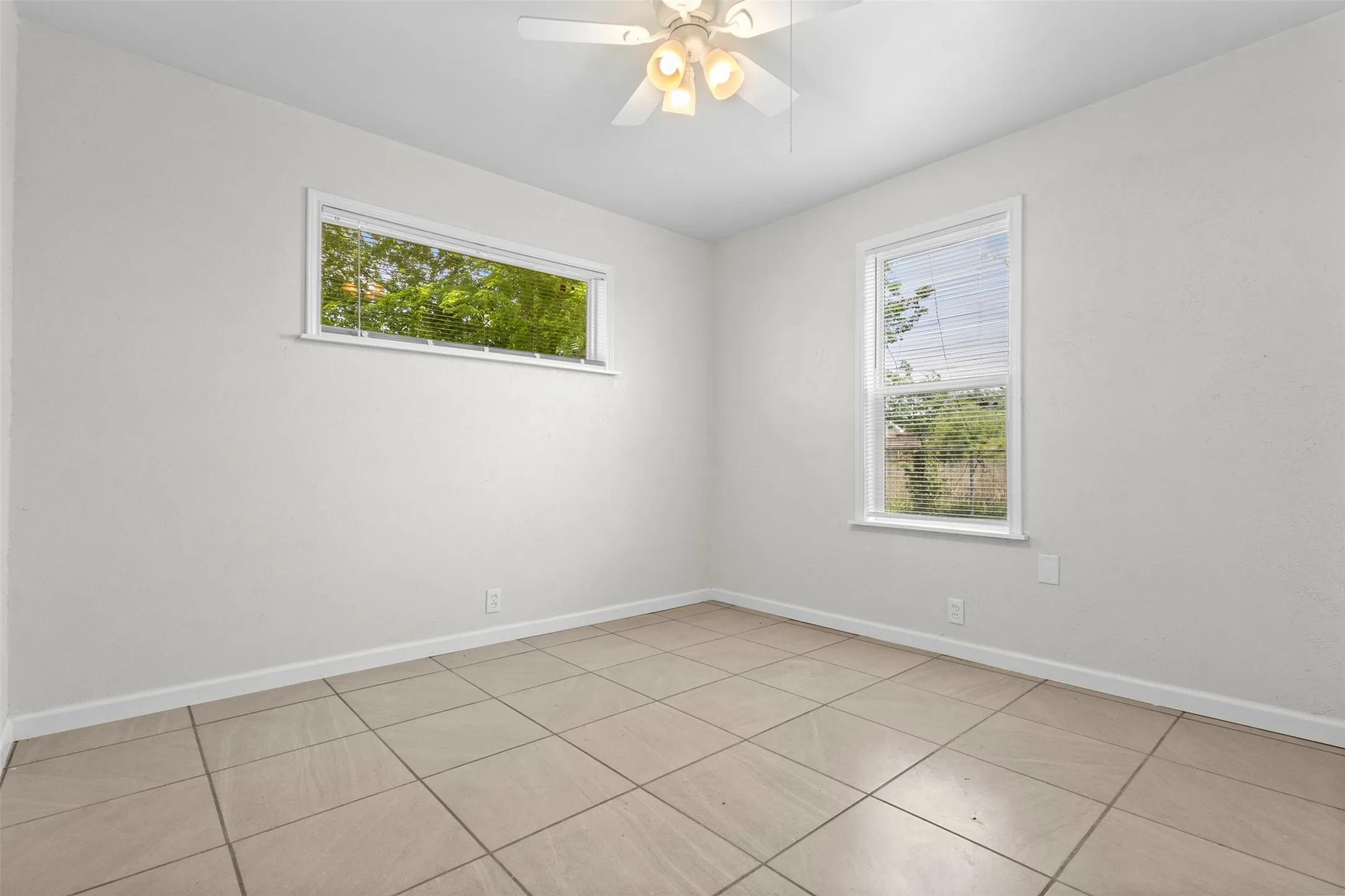 Single Family Residence For Sale in Montague County , 205 April Street, Bowie, Texas 76230, 4 Bedroom, 2 Bathroom, Garage spaces, 1,890 Sqft, built in 1974, Preowned, mls#21241904, Real Estate Agent in Bowie, Homes For Sale in Montague county, Homes For Sale in Bowie, Realtor in Bowie Texas, Real Estate Brokerage Independent Realty Texas, Luminita Cordes Realtor