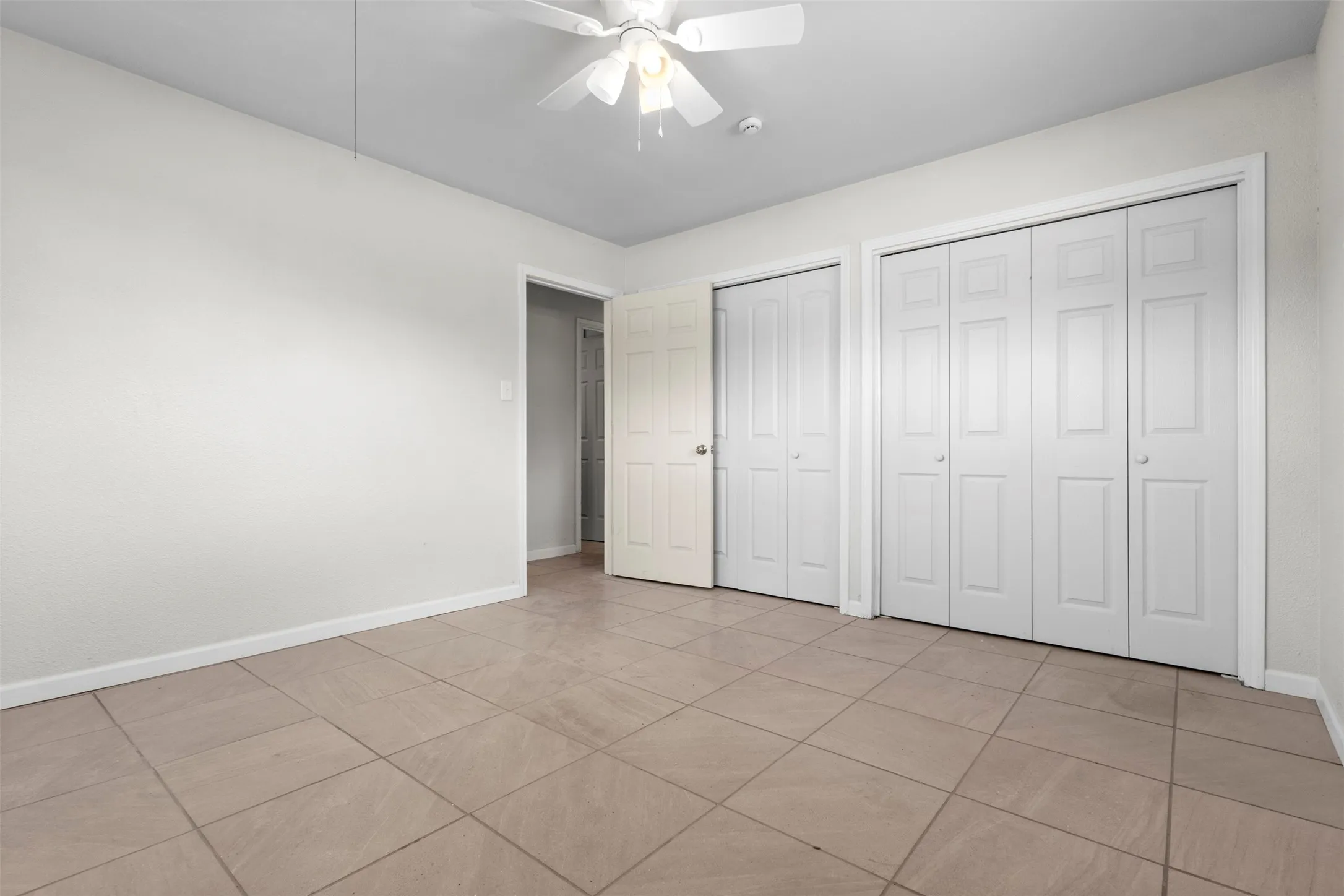 Single Family Residence For Sale in Montague County , 205 April Street, Bowie, Texas 76230, 4 Bedroom, 2 Bathroom, Garage spaces, 1,890 Sqft, built in 1974, Preowned, mls#21241904, Real Estate Agent in Bowie, Homes For Sale in Montague county, Homes For Sale in Bowie, Realtor in Bowie Texas, Real Estate Brokerage Independent Realty Texas, Luminita Cordes Realtor
