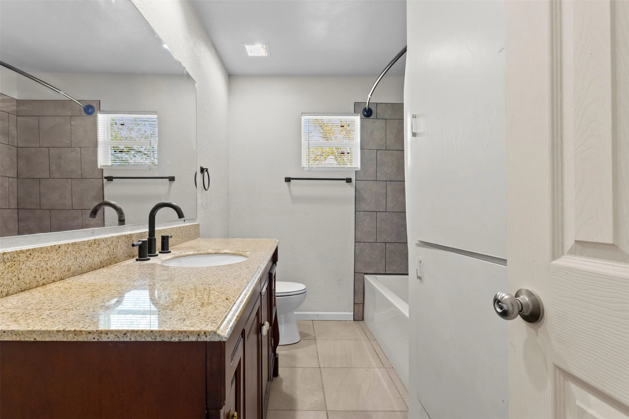Single Family Residence For Sale in Montague County , 205 April Street, Bowie, Texas 76230, 4 Bedroom, 2 Bathroom, Garage spaces, 1,890 Sqft, built in 1974, Preowned, mls#21241904, Real Estate Agent in Bowie, Homes For Sale in Montague county, Homes For Sale in Bowie, Realtor in Bowie Texas, Real Estate Brokerage Independent Realty Texas, Luminita Cordes Realtor