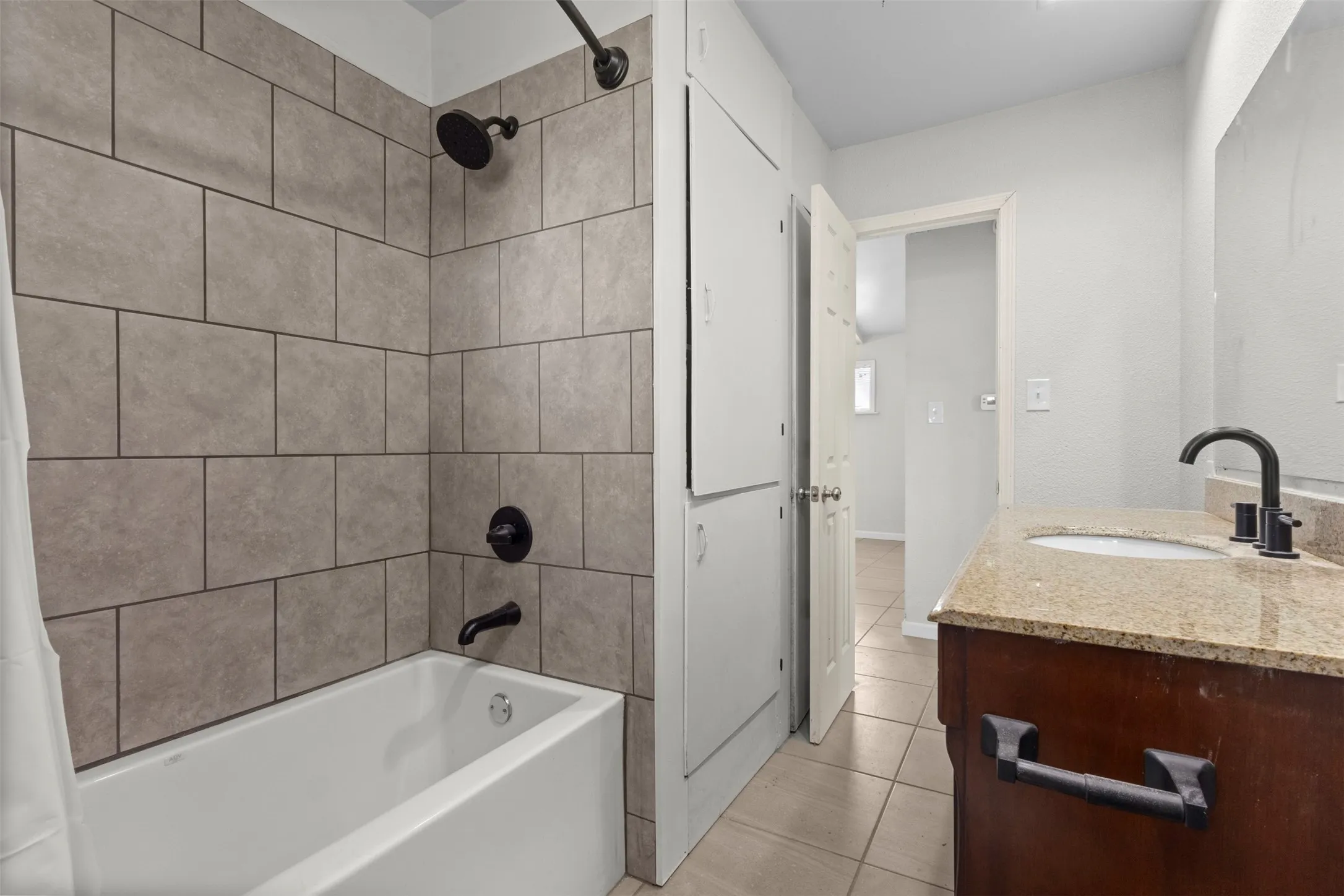 Single Family Residence For Sale in Montague County , 205 April Street, Bowie, Texas 76230, 4 Bedroom, 2 Bathroom, Garage spaces, 1,890 Sqft, built in 1974, Preowned, mls#21241904, Real Estate Agent in Bowie, Homes For Sale in Montague county, Homes For Sale in Bowie, Realtor in Bowie Texas, Real Estate Brokerage Independent Realty Texas, Luminita Cordes Realtor
